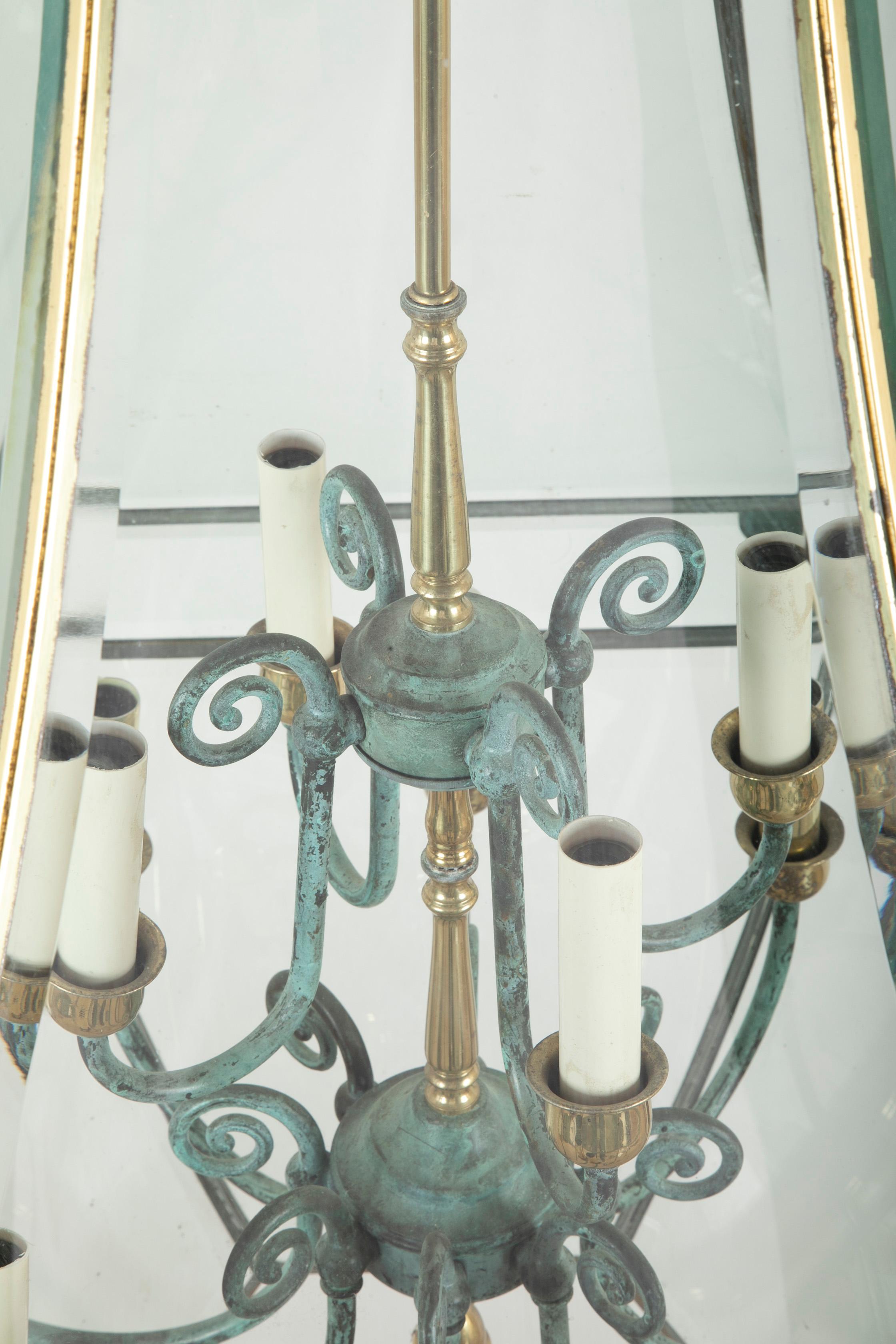 Grande lanterne hexagonale en bronze avec panneaux en verre biseauté en vente 8