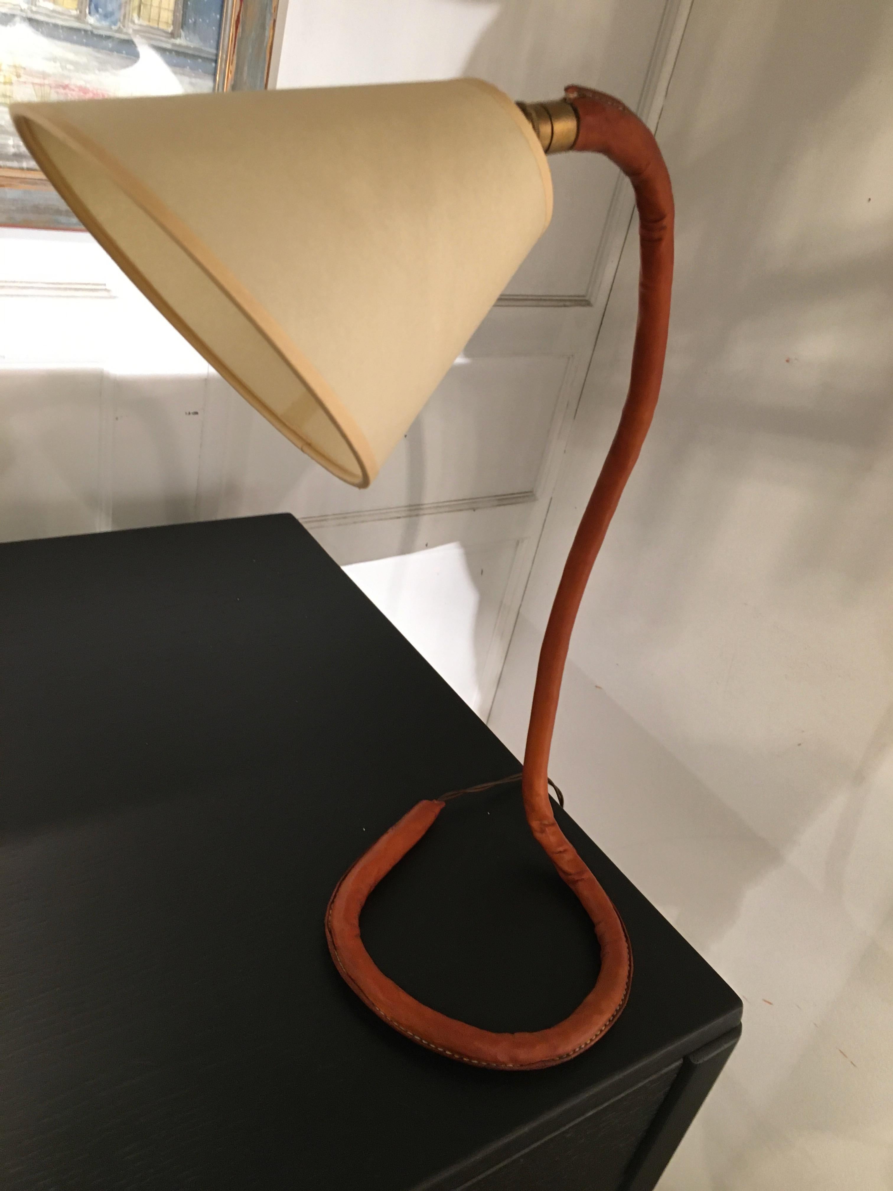 Fine Hermès brown leather table lamp designed by Jacques Adnet.
Adjustable, one light.
Vintage condition.
Circa 1950.