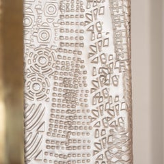 Escultura inusual de forma lineal "TOTEM