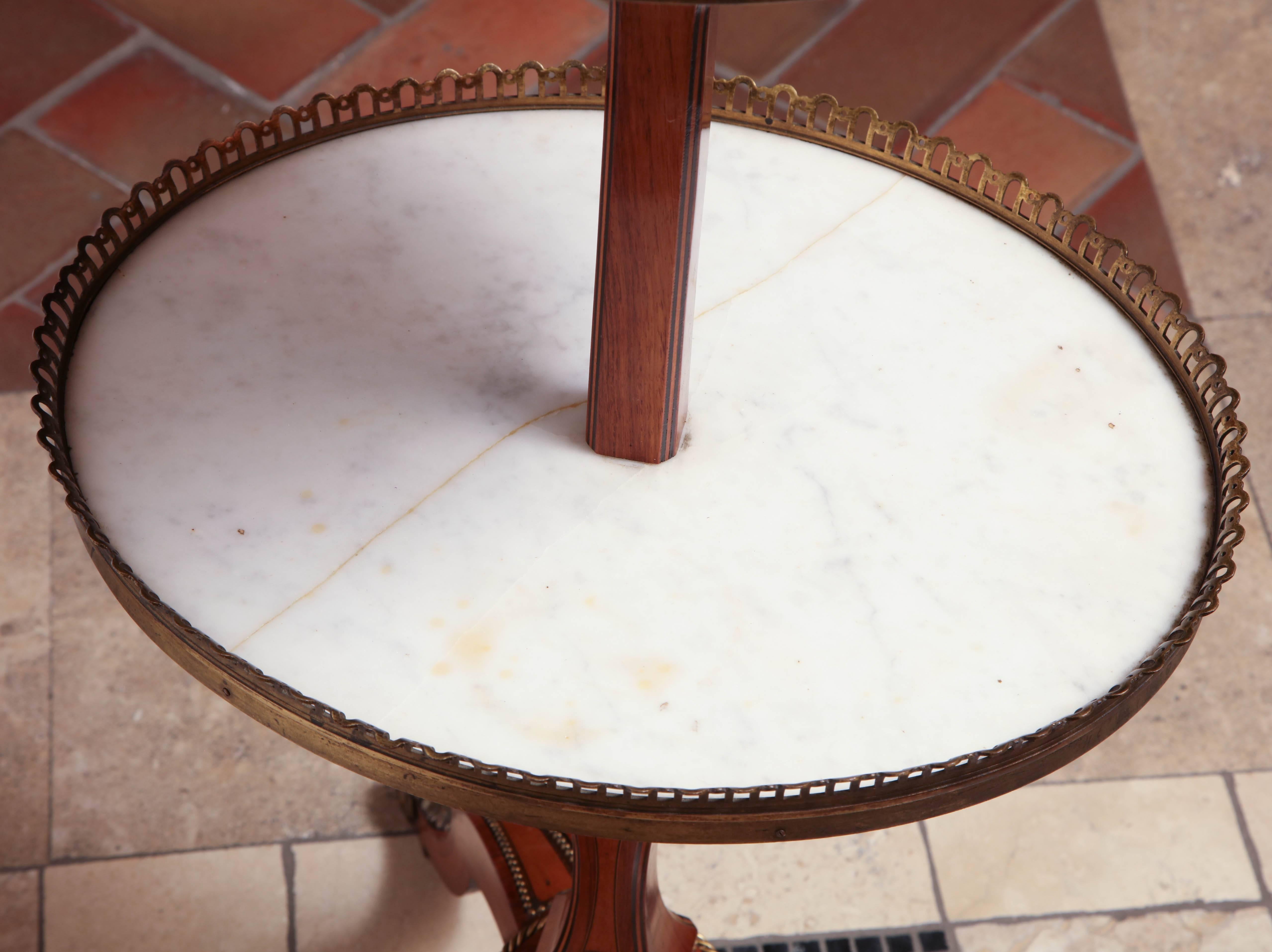 Ungewöhnlicher Louis XVI-Tisch mit zwei Etagen 1