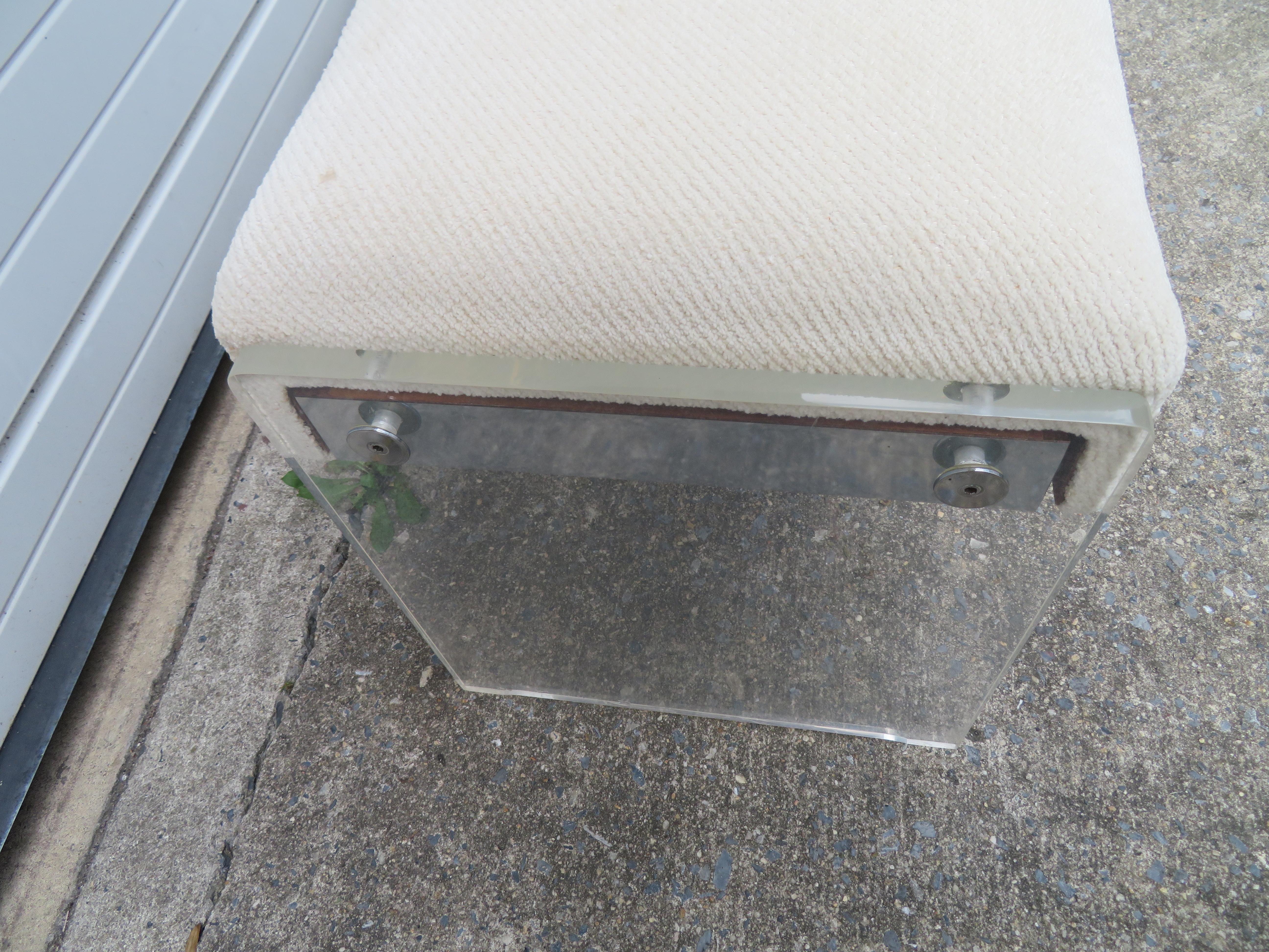 Unusual Lucite Piano Bench Mid-Century Modern In Good Condition For Sale In Pemberton, NJ