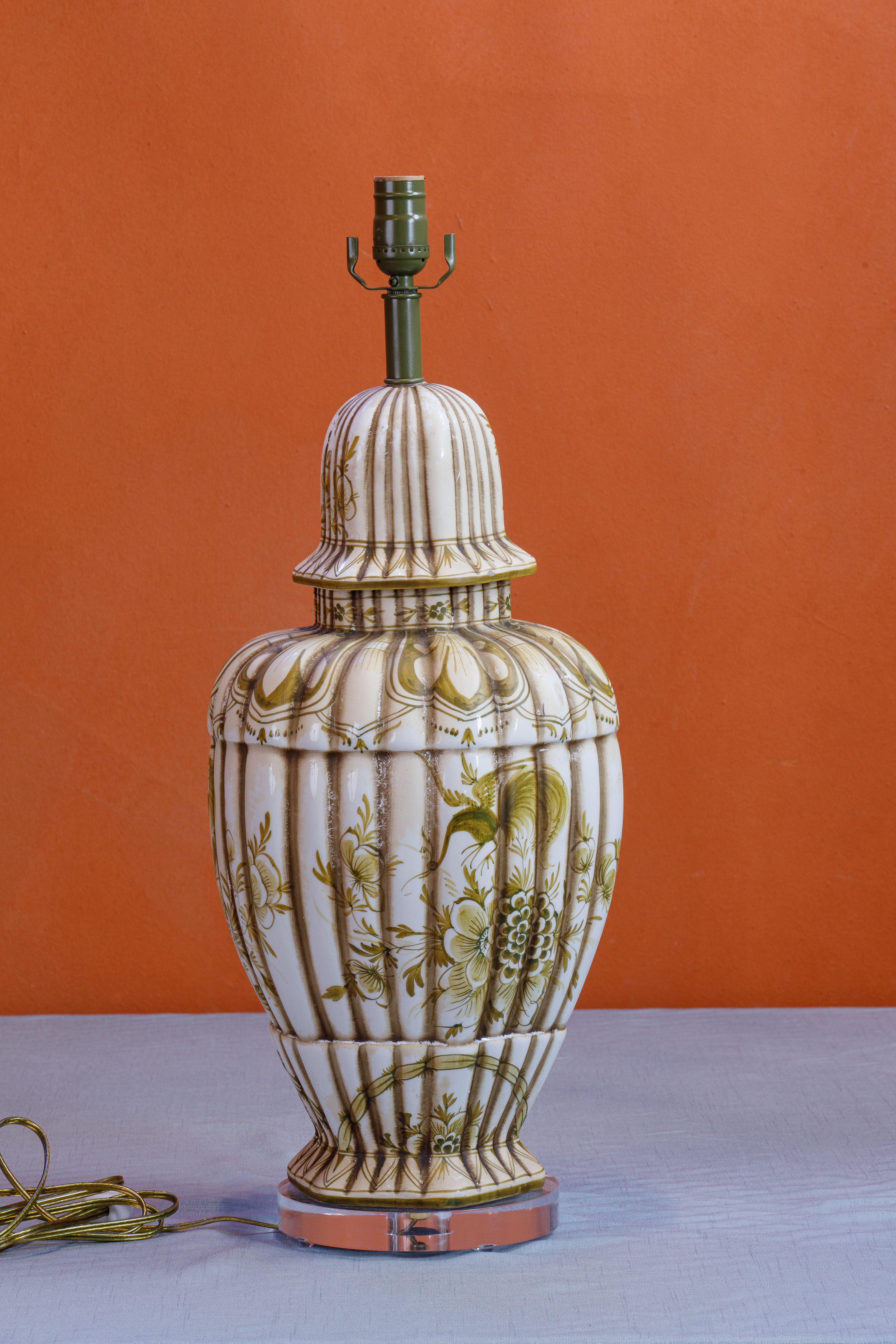 Chinois Pot à gingembre chinois majestueux avec motif d'olivier et de blanc comme lampe en vente