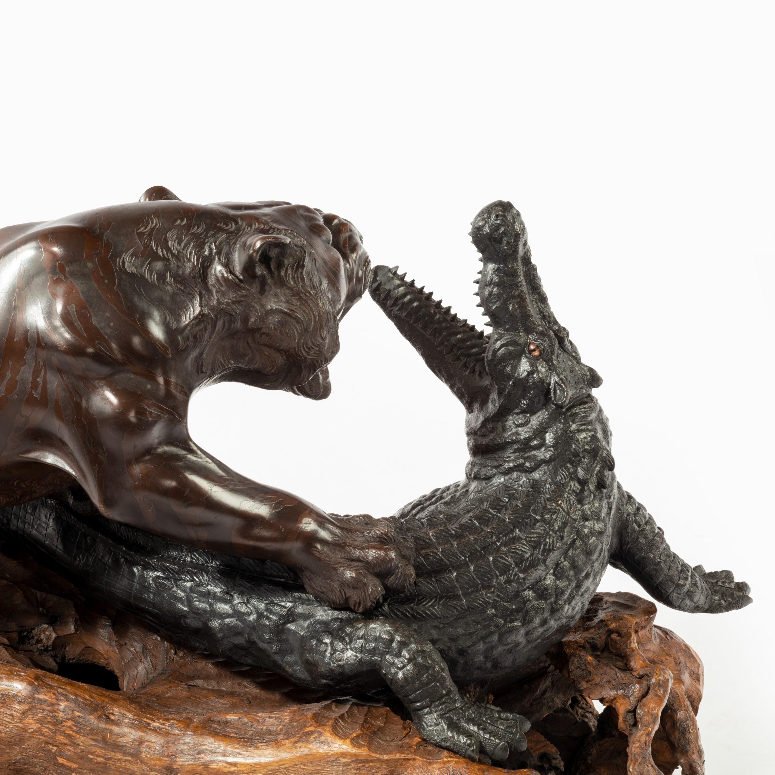 Unusual Meiji Period Bronze of a Tiger and an Alligator by Genryusai Seiya 1