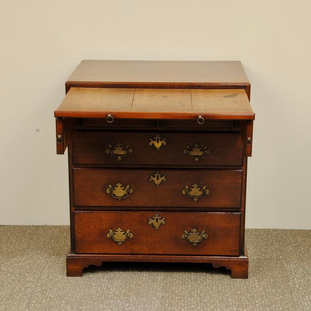 Unusual Mid-18th Century Mahogany Chest of Drawers 1