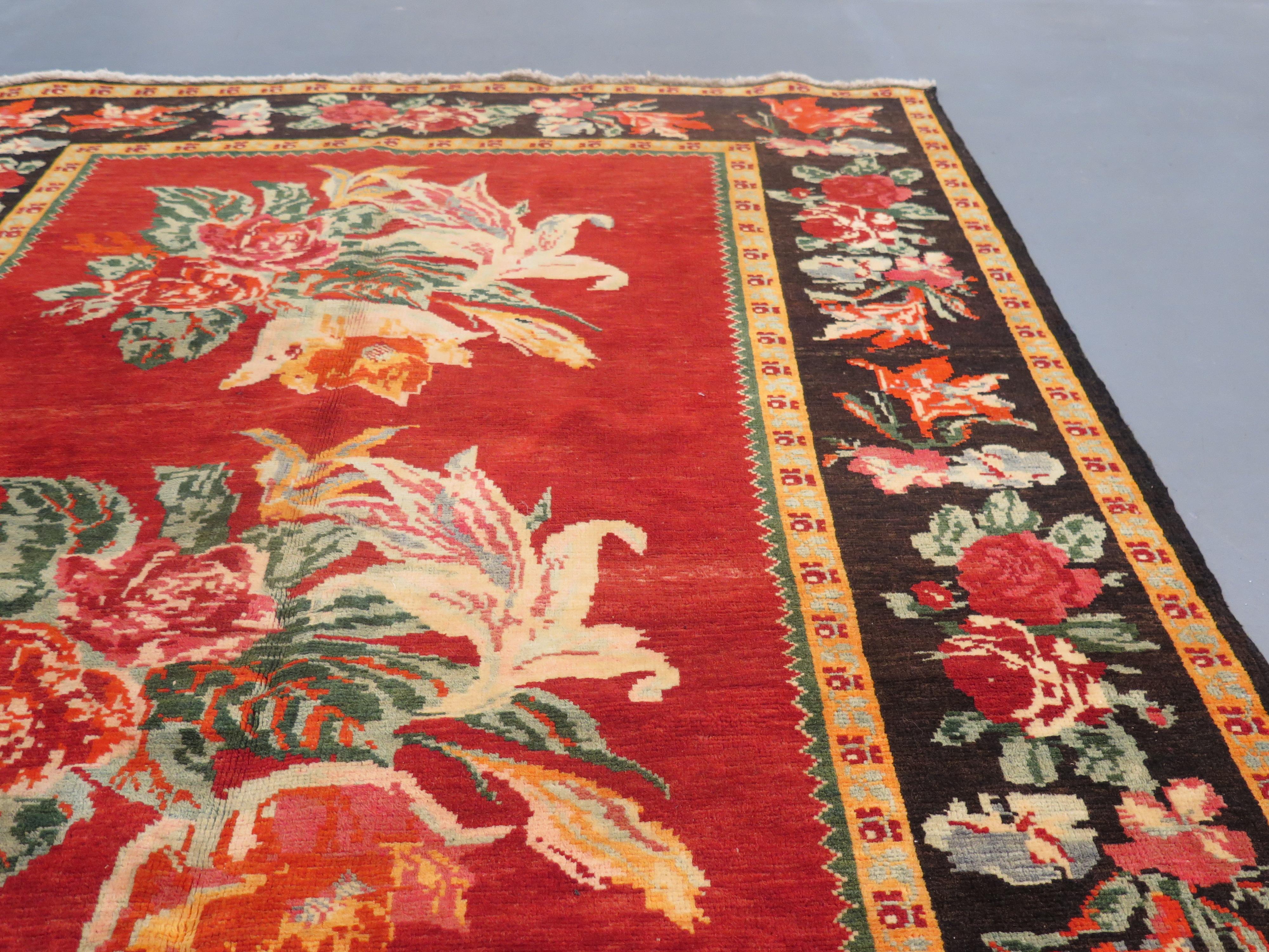 Les tapis anciens du Karabagh sont très recherchés par les collectionneurs et les créateurs, car ils présentent certains des motifs les plus anciens et les plus variés de tous les tissages du Caucase et représentent peut-être la meilleure qualité et