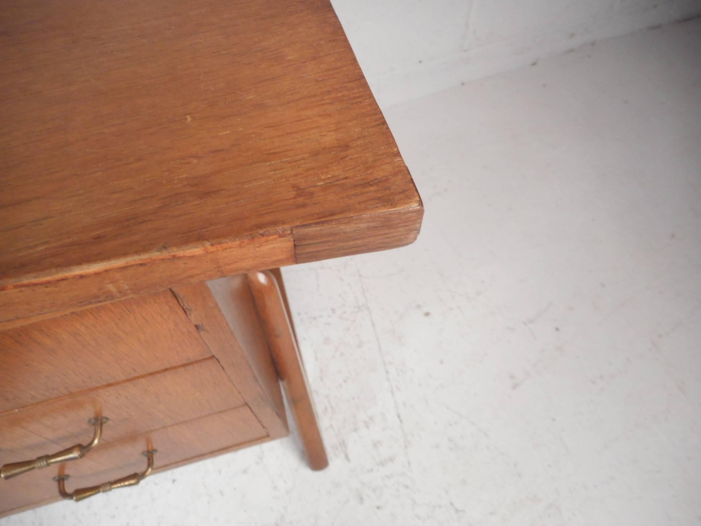 Unusual Mid-Century Modern Desk in the Style of Paul Frankl 12
