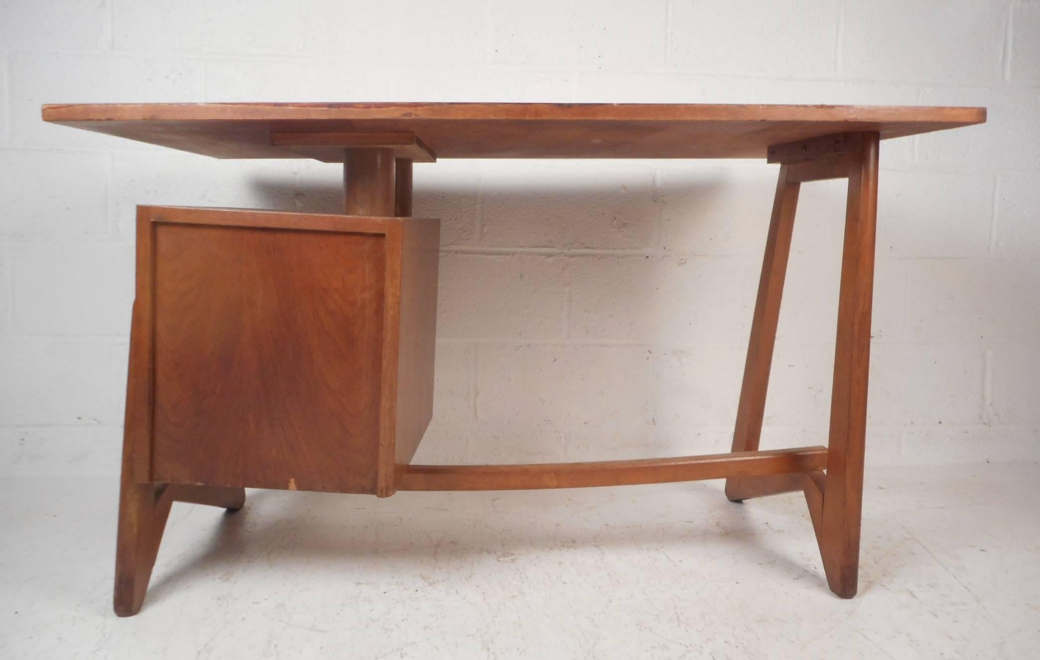 Unusual Mid-Century Modern Desk in the Style of Paul Frankl In Good Condition In Brooklyn, NY