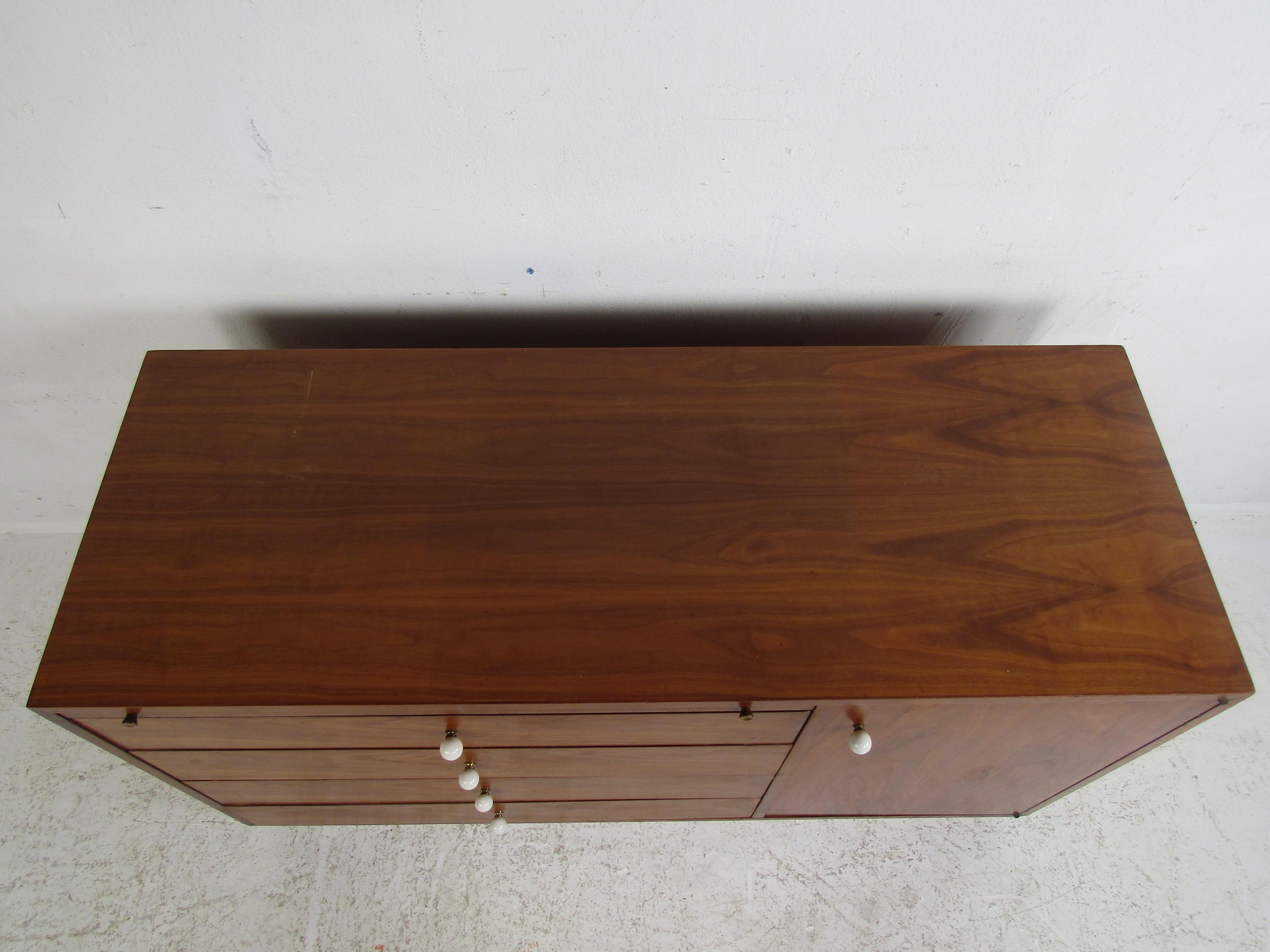 Unusual Mid-Century Modern Drexel Two-Piece Hutch In Good Condition In Brooklyn, NY