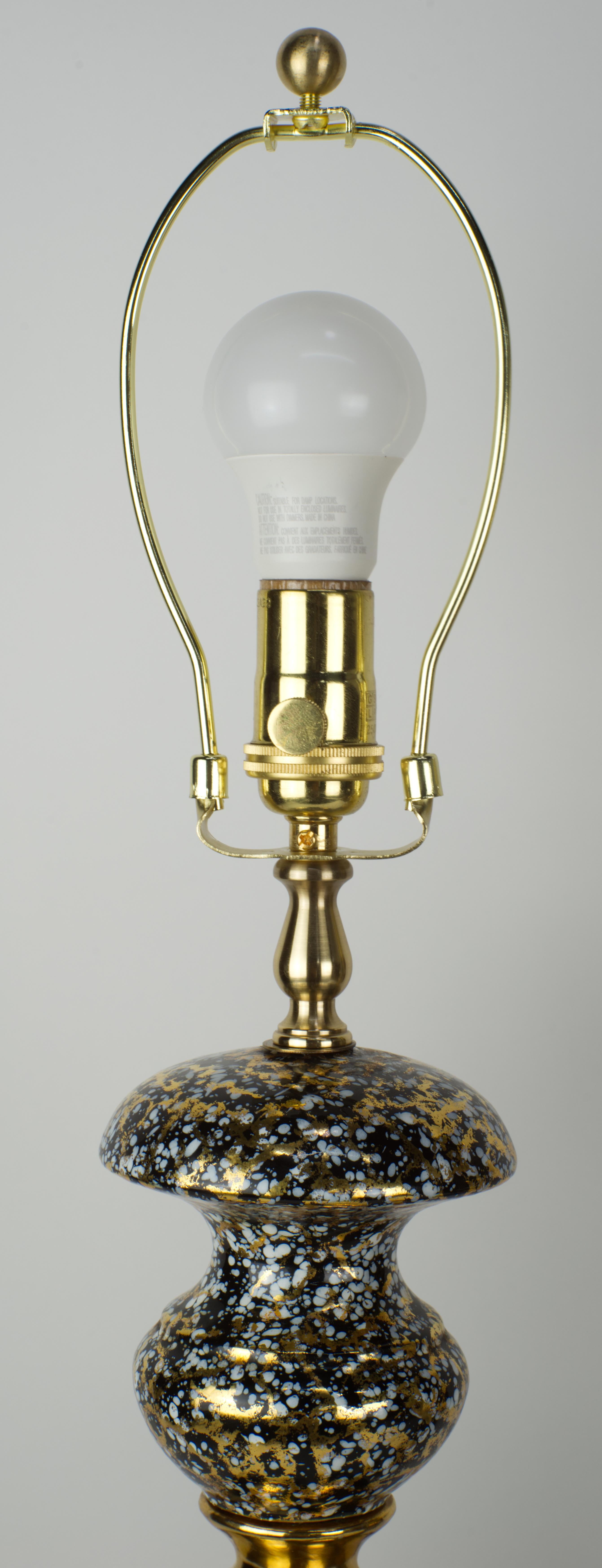 Paire de lampes de bureau balustres en céramique à éclaboussures d'or, mi-siècle moderne en vente 3