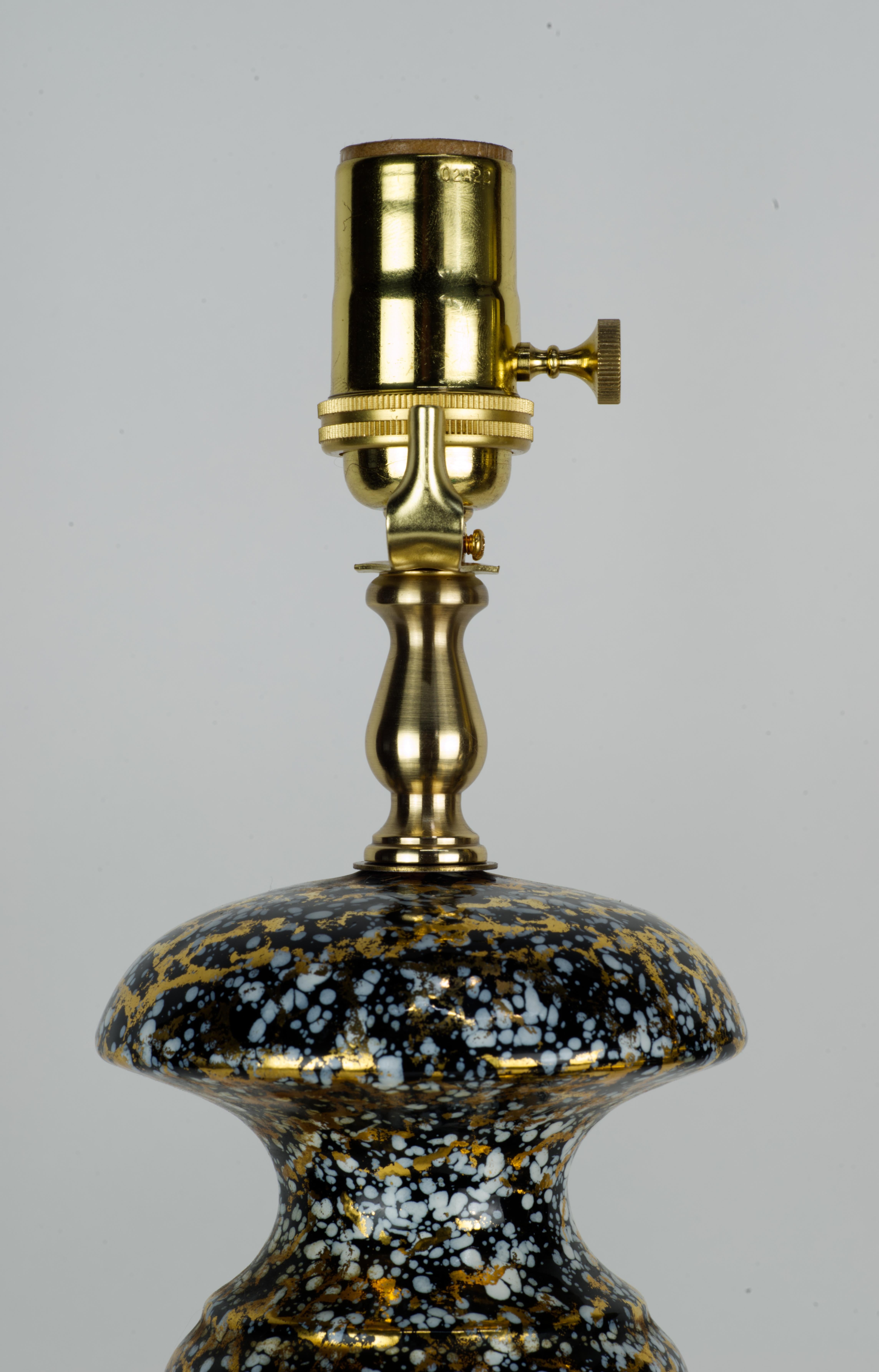 Paire de lampes de bureau balustres en céramique à éclaboussures d'or, mi-siècle moderne en vente 5