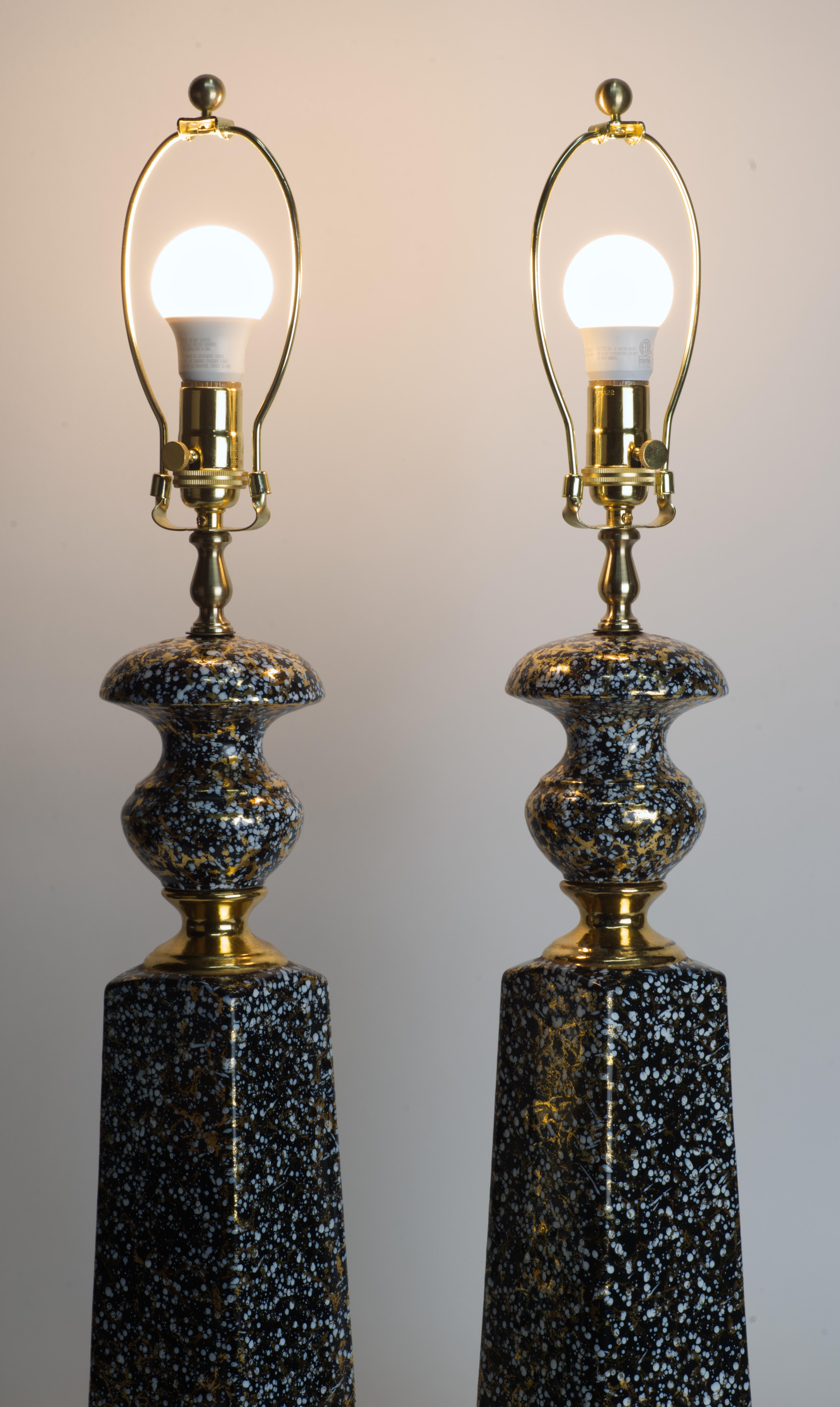 Paire de lampes de bureau balustres en céramique à éclaboussures d'or, mi-siècle moderne en vente 6