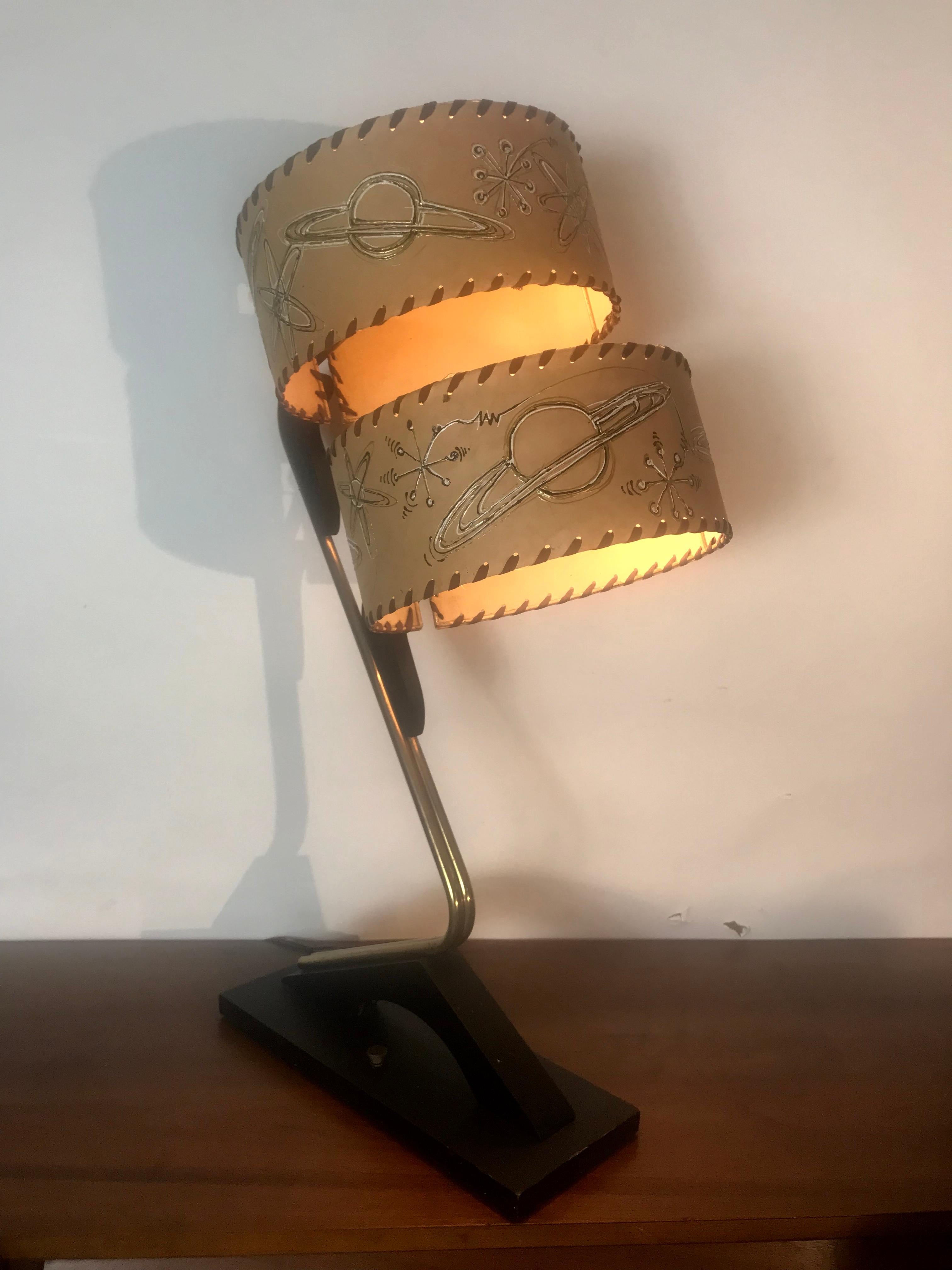 Unusual Mid-Century Modern Table Lamp by Majestic Lamp, Original Atomic Shades In Good Condition In Buffalo, NY