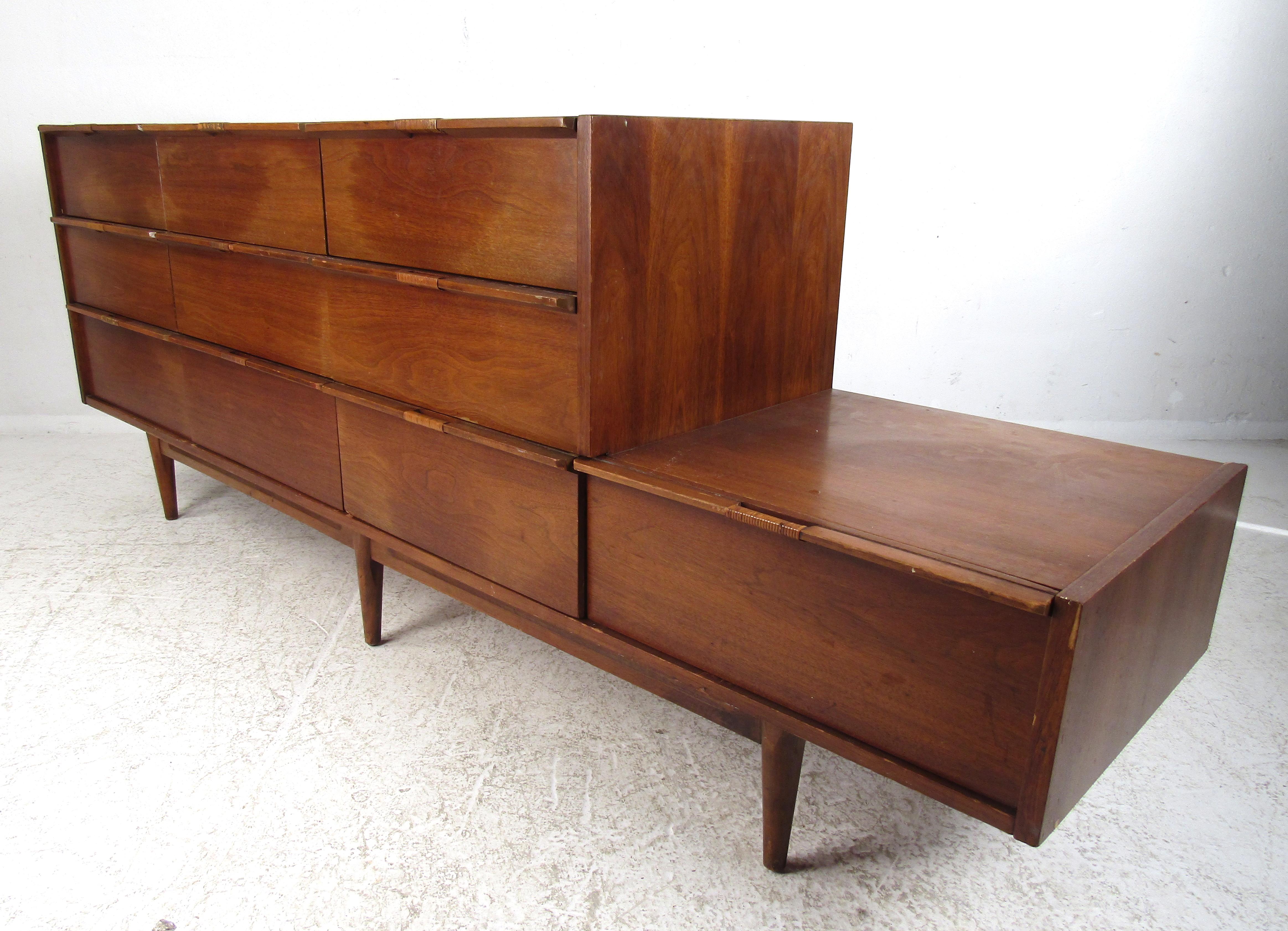 l-shaped dresser