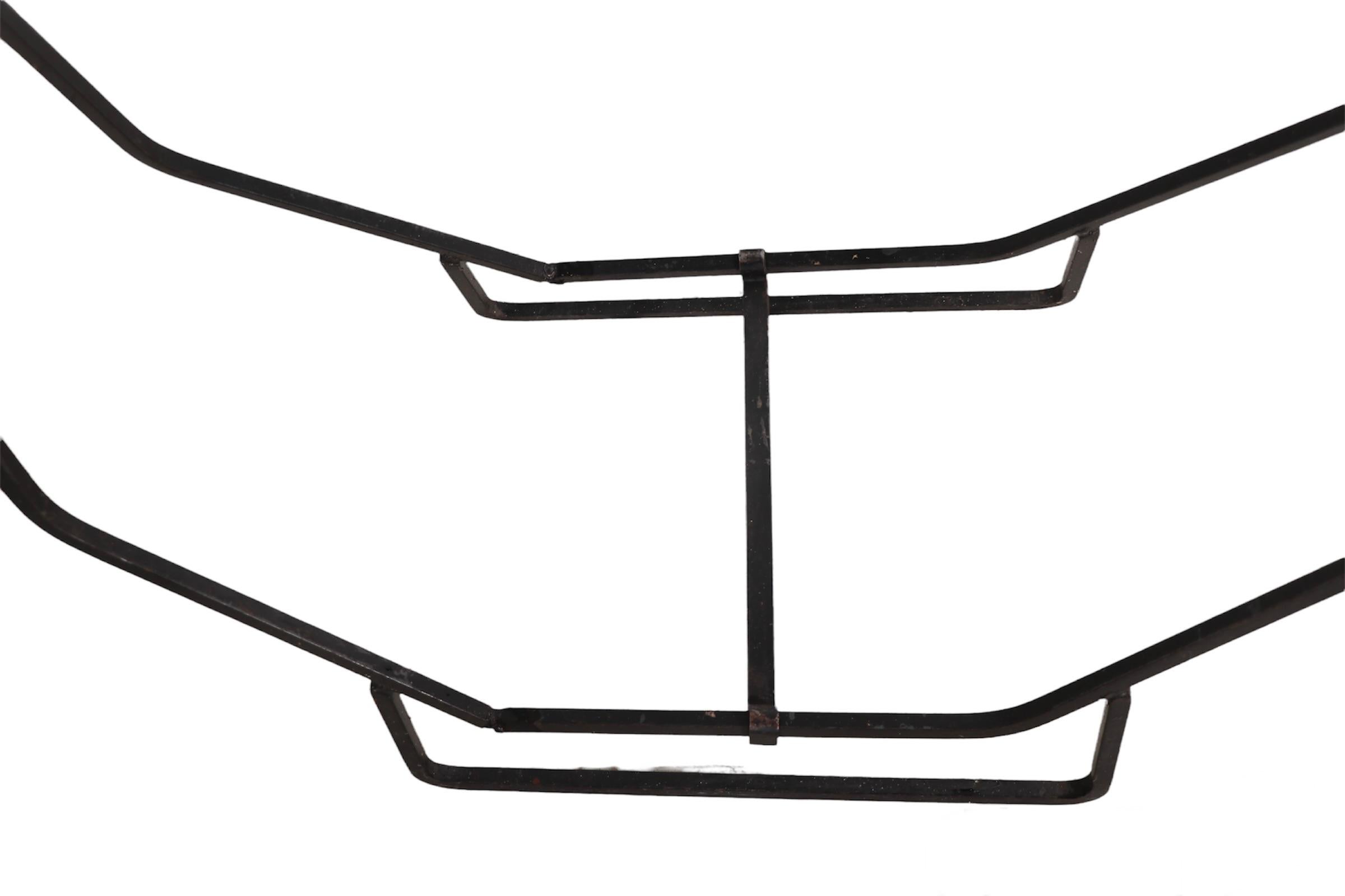 Außergewöhnlicher achteckiger schmiedeeiserner Log-Halter aus der Mitte des Jahrhunderts (amerikanisch) im Angebot