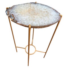 Mesa de bebidas artesanal, moderna e inusual.