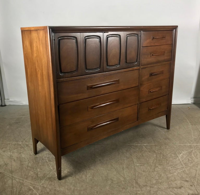 Unusual Modernist 8 Drawer Walnut Chest By Broyhill Premier For