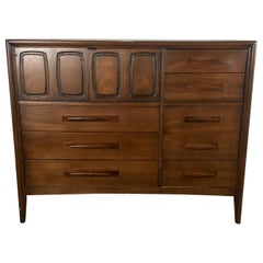 Unusual Modernist 8-Drawer Walnut Chest by Broyhill Premier