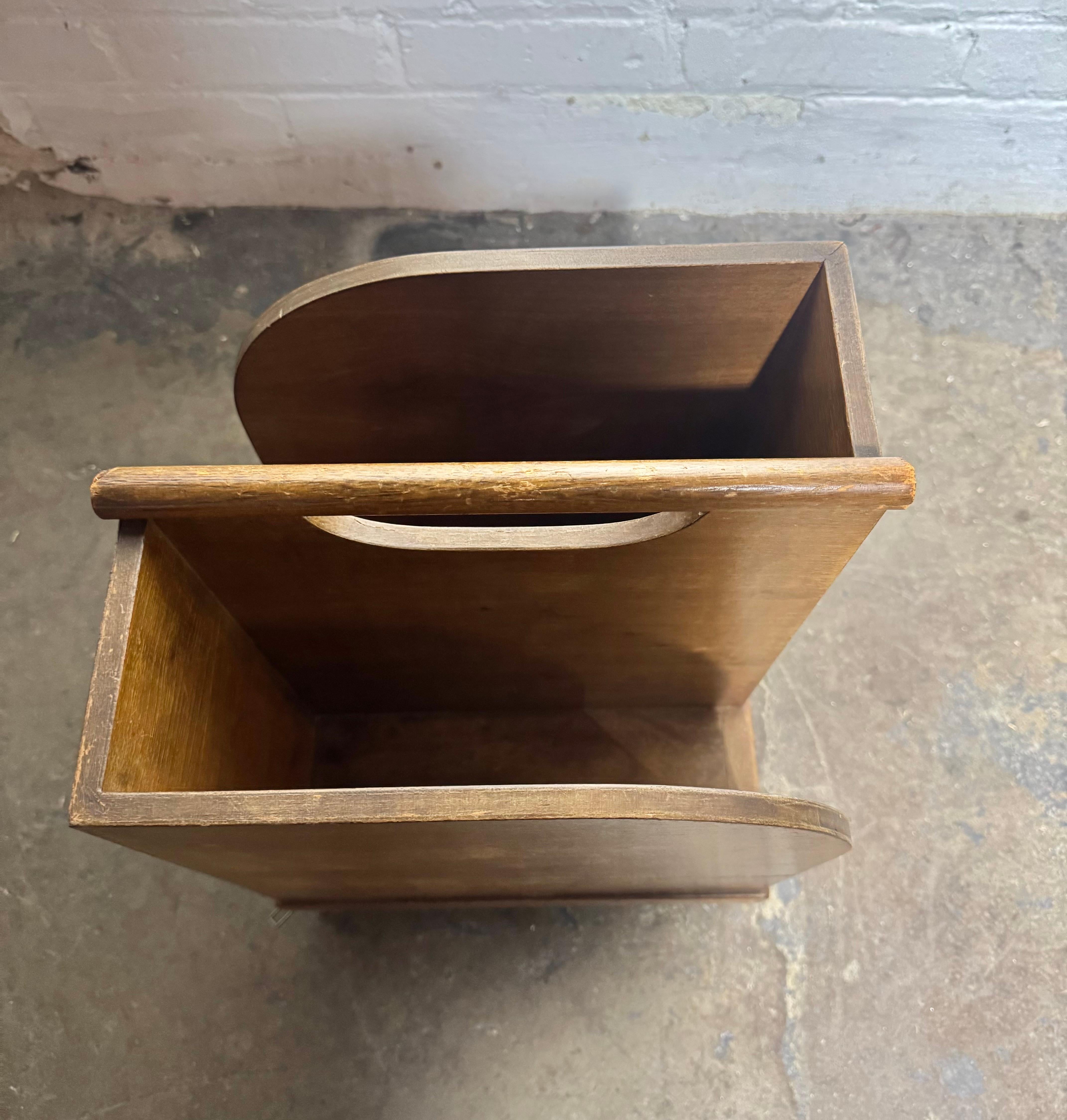 Insolite porte-revues moderniste / Bauhaus, 1920 -30s Art déco Bon état - En vente à Buffalo, NY