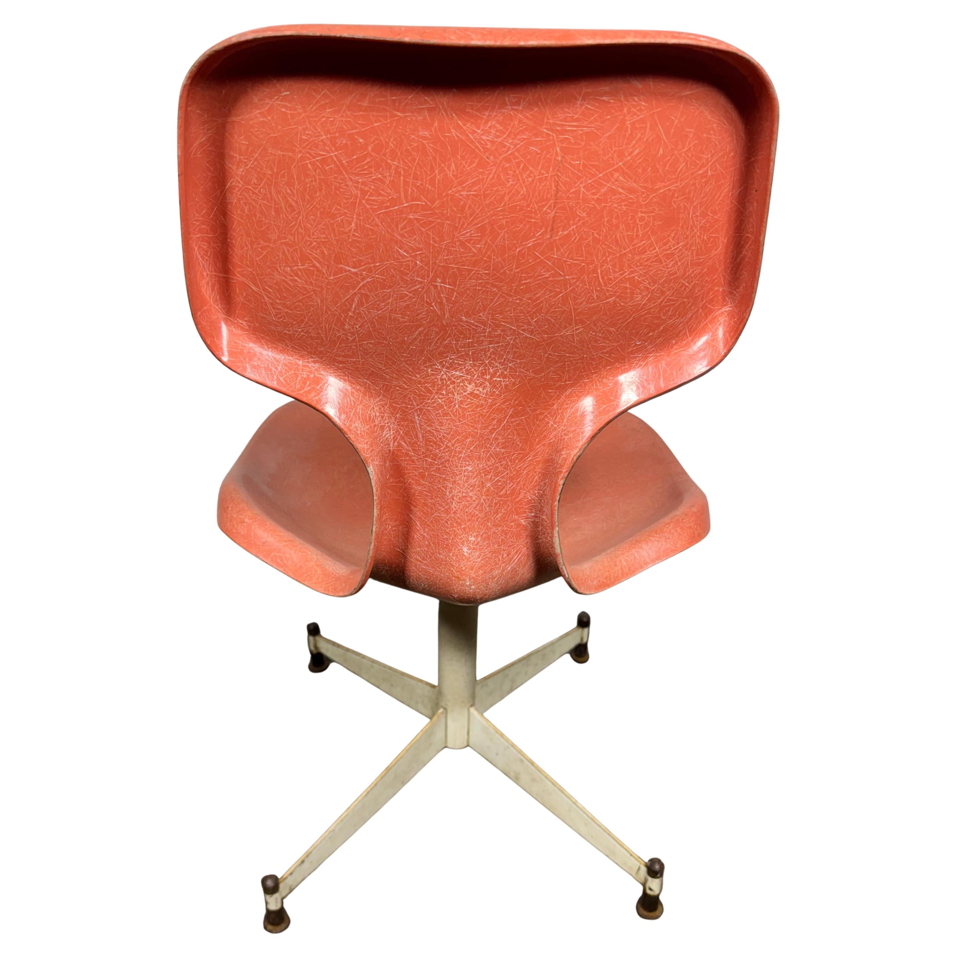 Inusual silla auxiliar / de escritorio modernista de fibra de vidrio moldeada