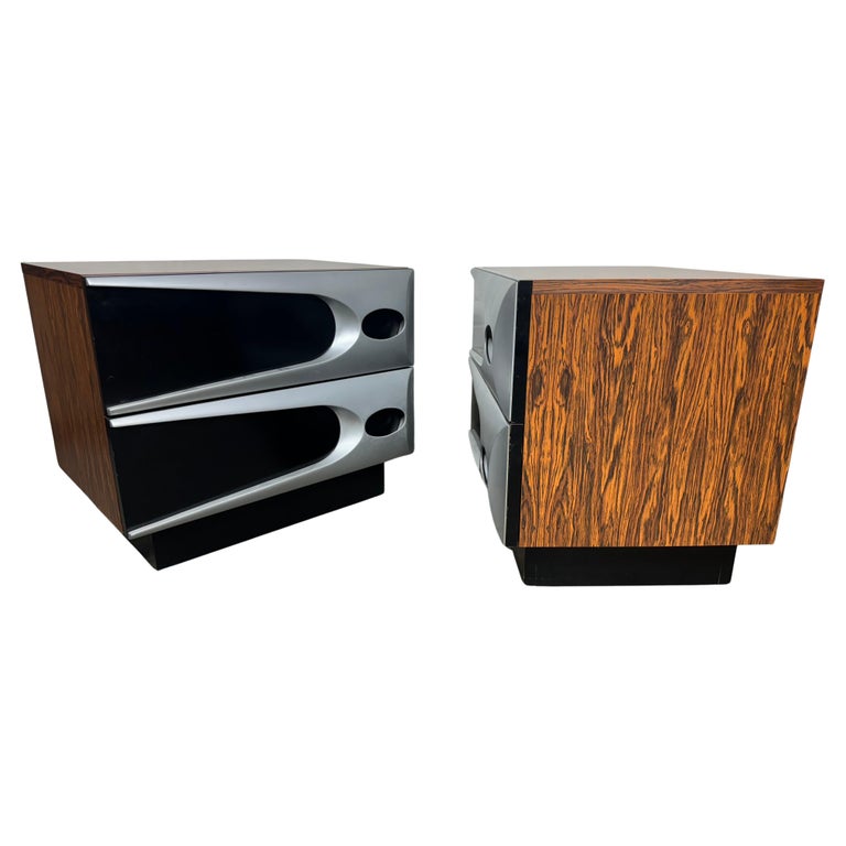 Ungewöhnliche modernistische Nachttische aus dem Space Age, Melamin-Rosenholz und Aluminium bei 1stDibs Deutschland