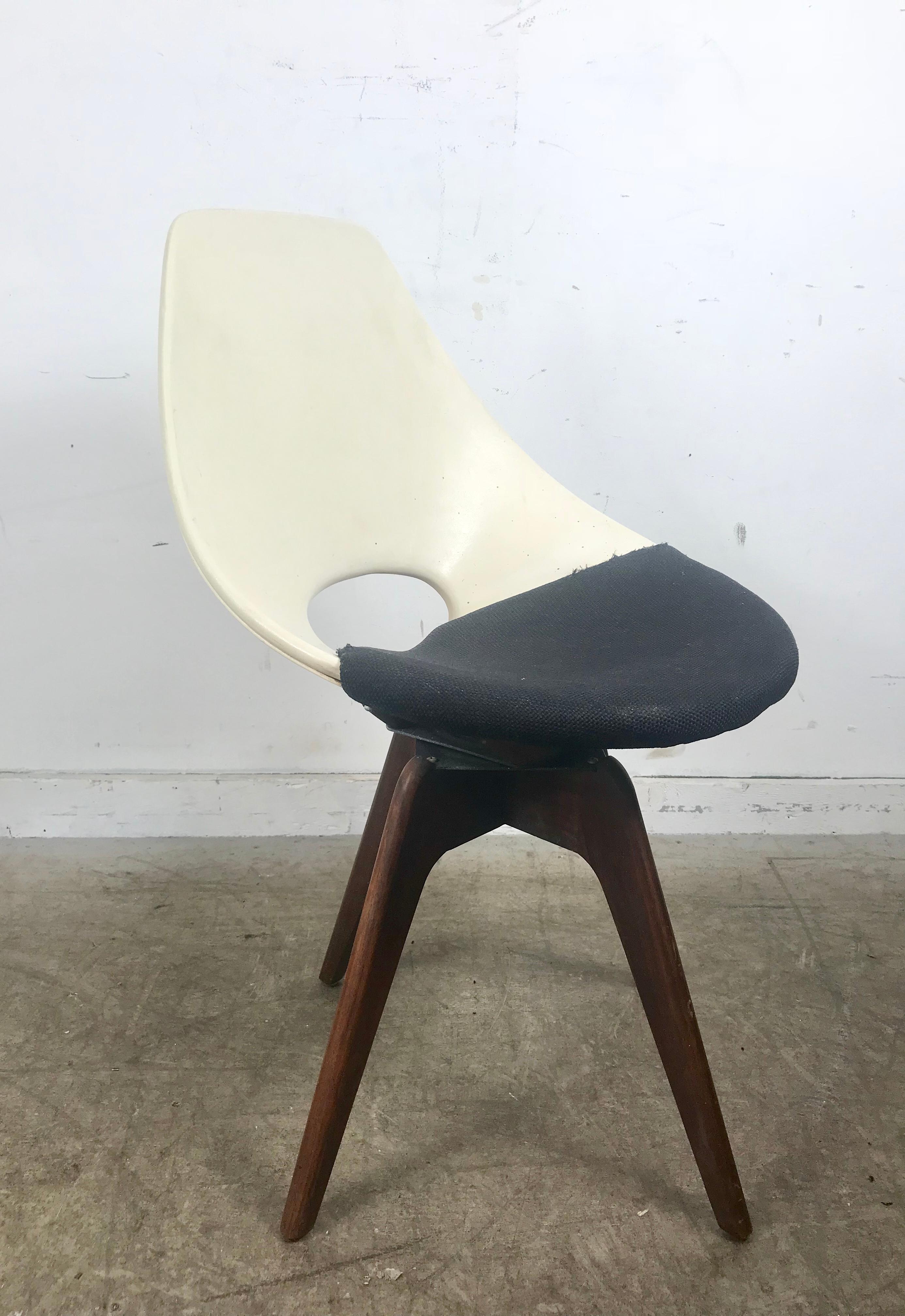 Unusual Modernist Two-Tone Swivel Desk or Side Chair In Good Condition In Buffalo, NY