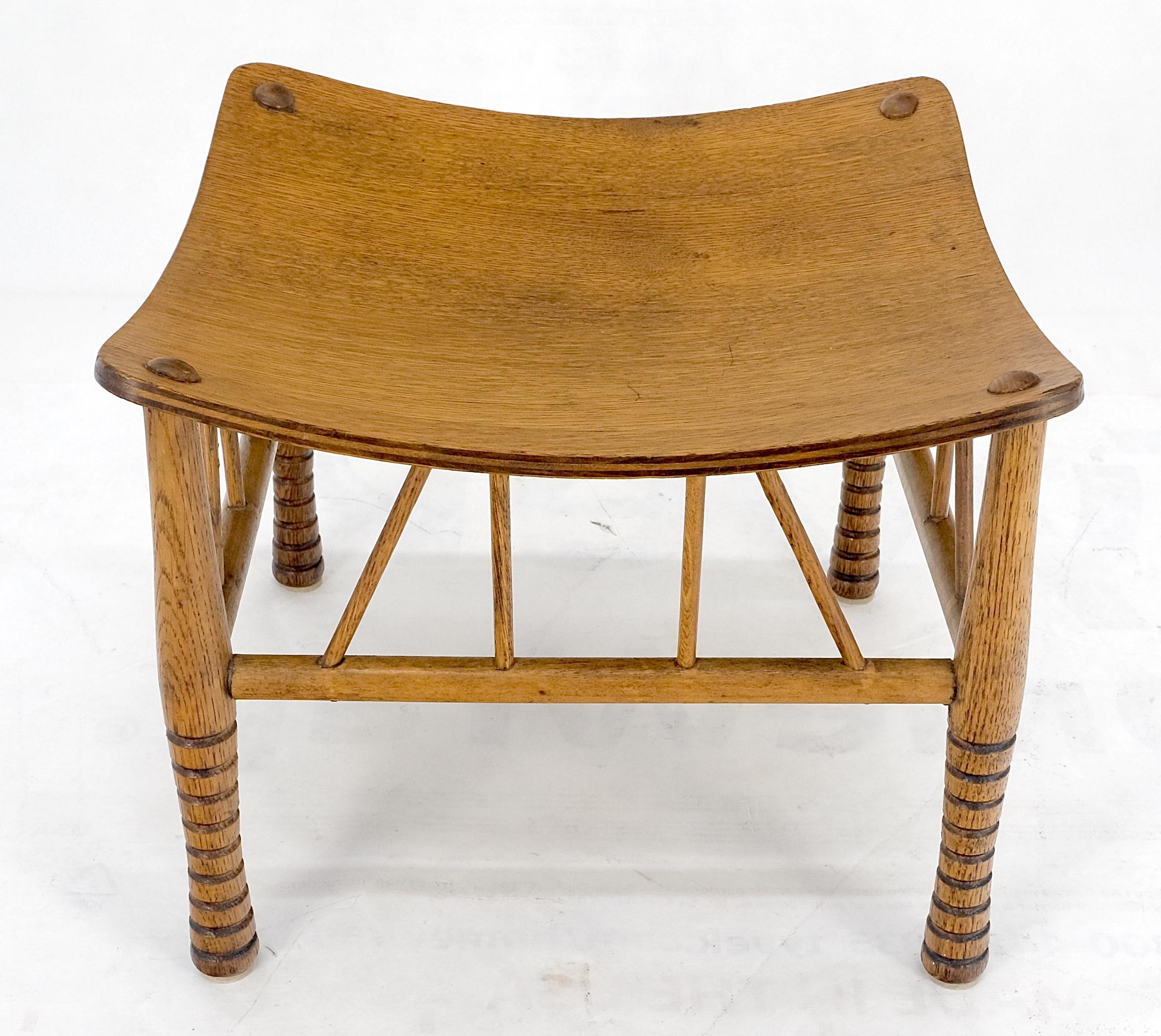 Arts and Crafts Insolito sedile quadrato in compensato modellato di Oak in stile Arts & Crafts MINT! in vendita