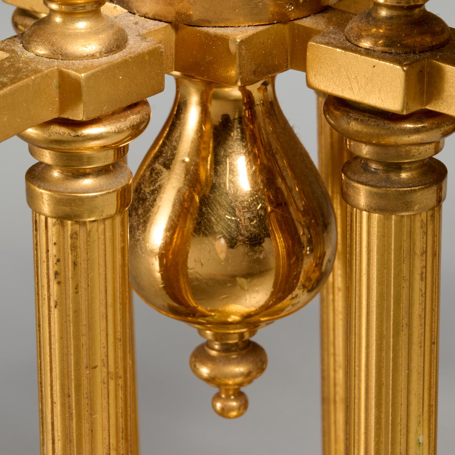 Insoliti candelabri a cinque tazze in bronzo dorato e champlevé Napoleone III - Una coppia In condizioni buone in vendita a Morristown, NJ