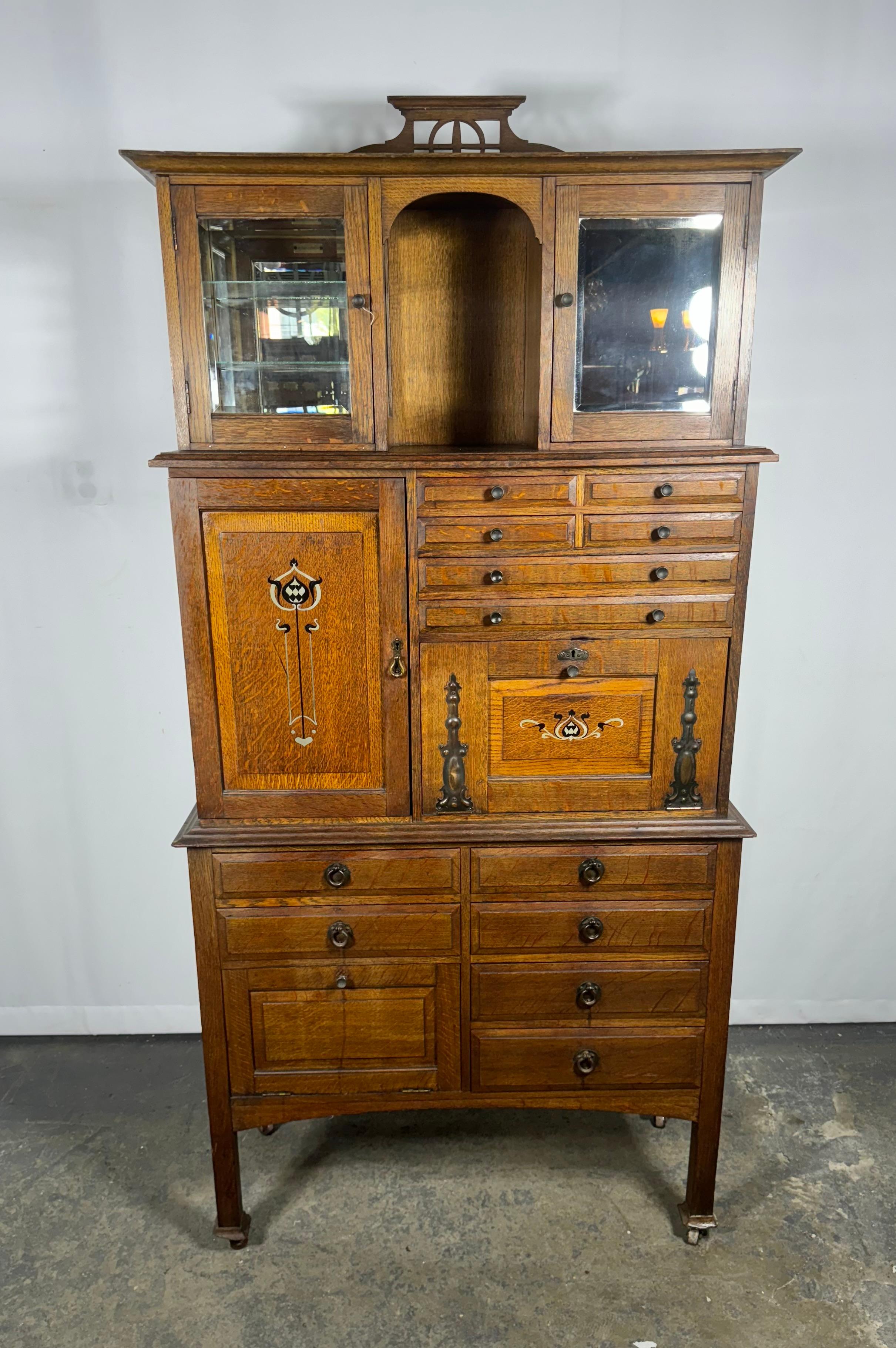 Insolito  Armadietto dentale a più cassetti in Oak Art Nouveau  da Premier Cabinet Co. in vendita 3