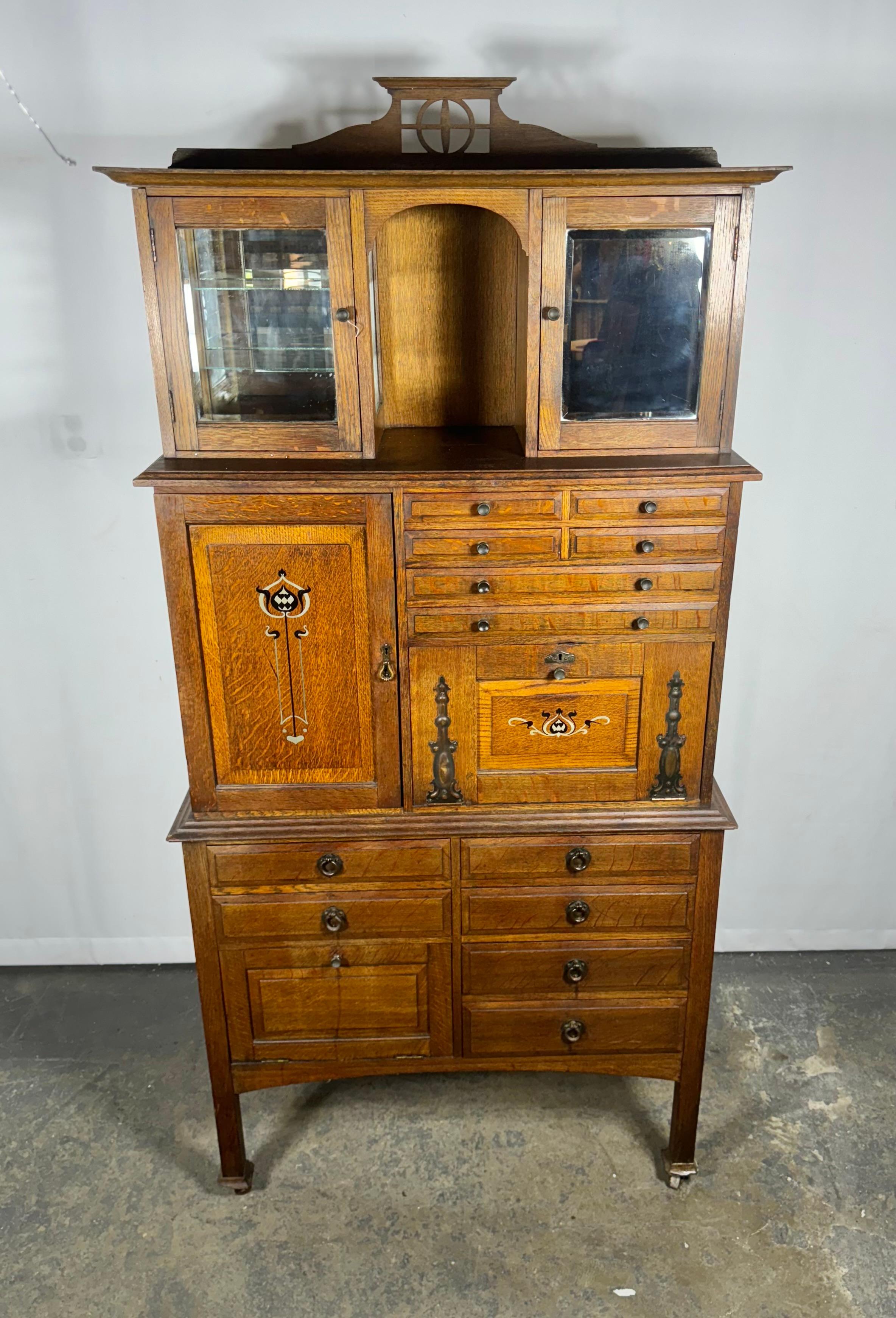 Insolito  Armadietto dentale a più cassetti in Oak Art Nouveau  da Premier Cabinet Co. in vendita 6