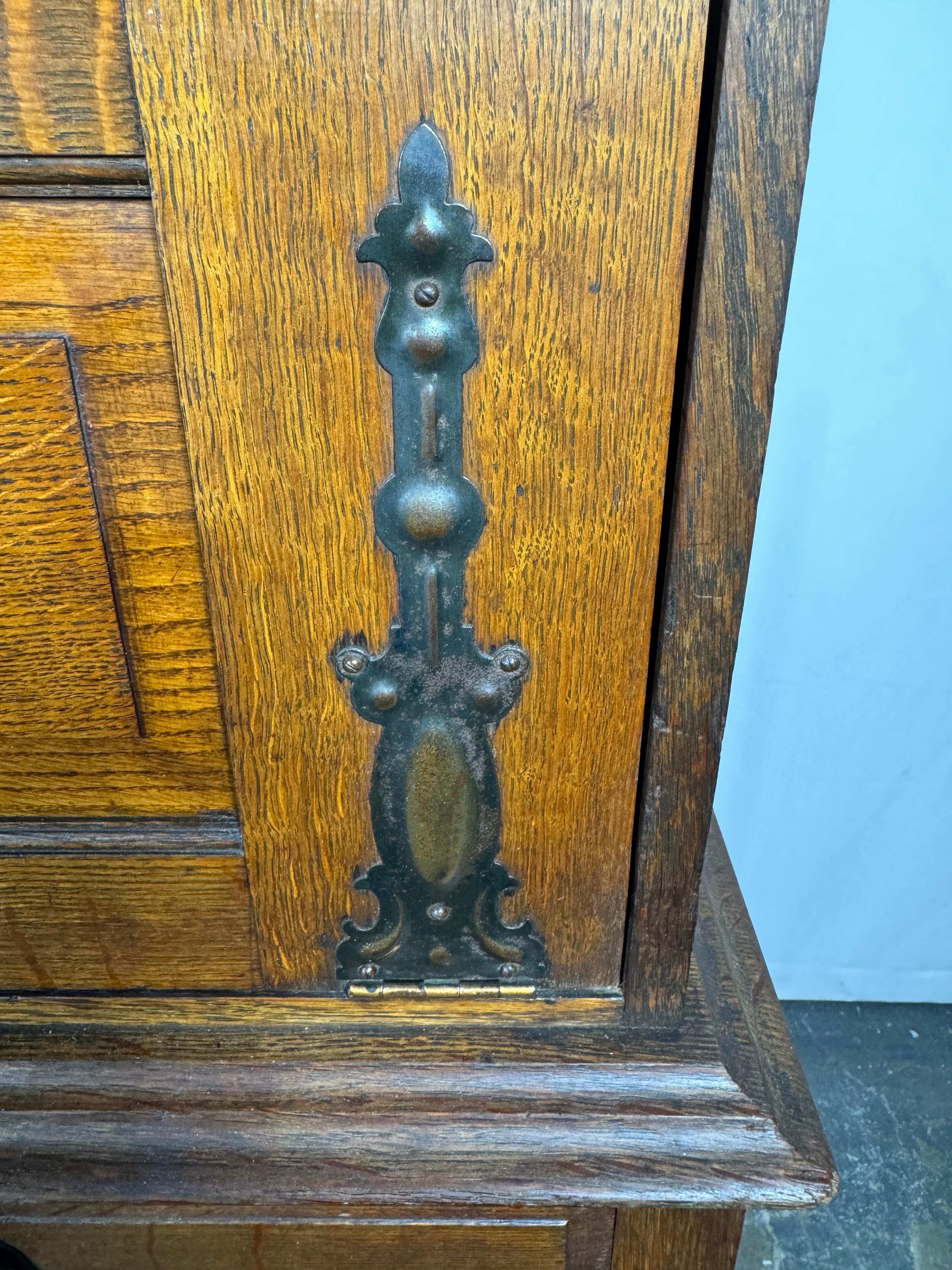 Insolito  Armadietto dentale a più cassetti in Oak Art Nouveau  da Premier Cabinet Co. in vendita 7
