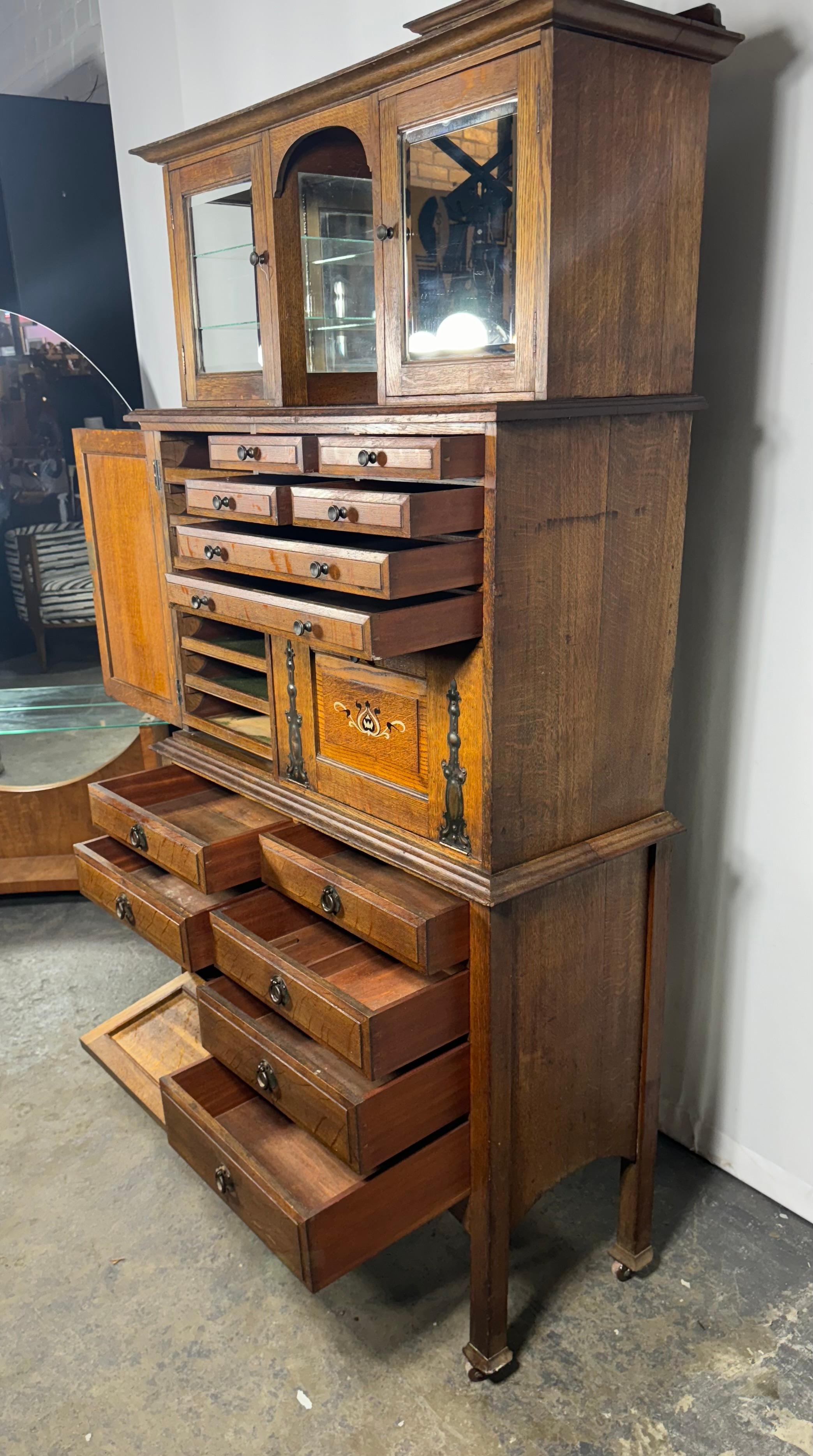 Insolito  Armadietto dentale a più cassetti in Oak Art Nouveau  da Premier Cabinet Co. in vendita 8