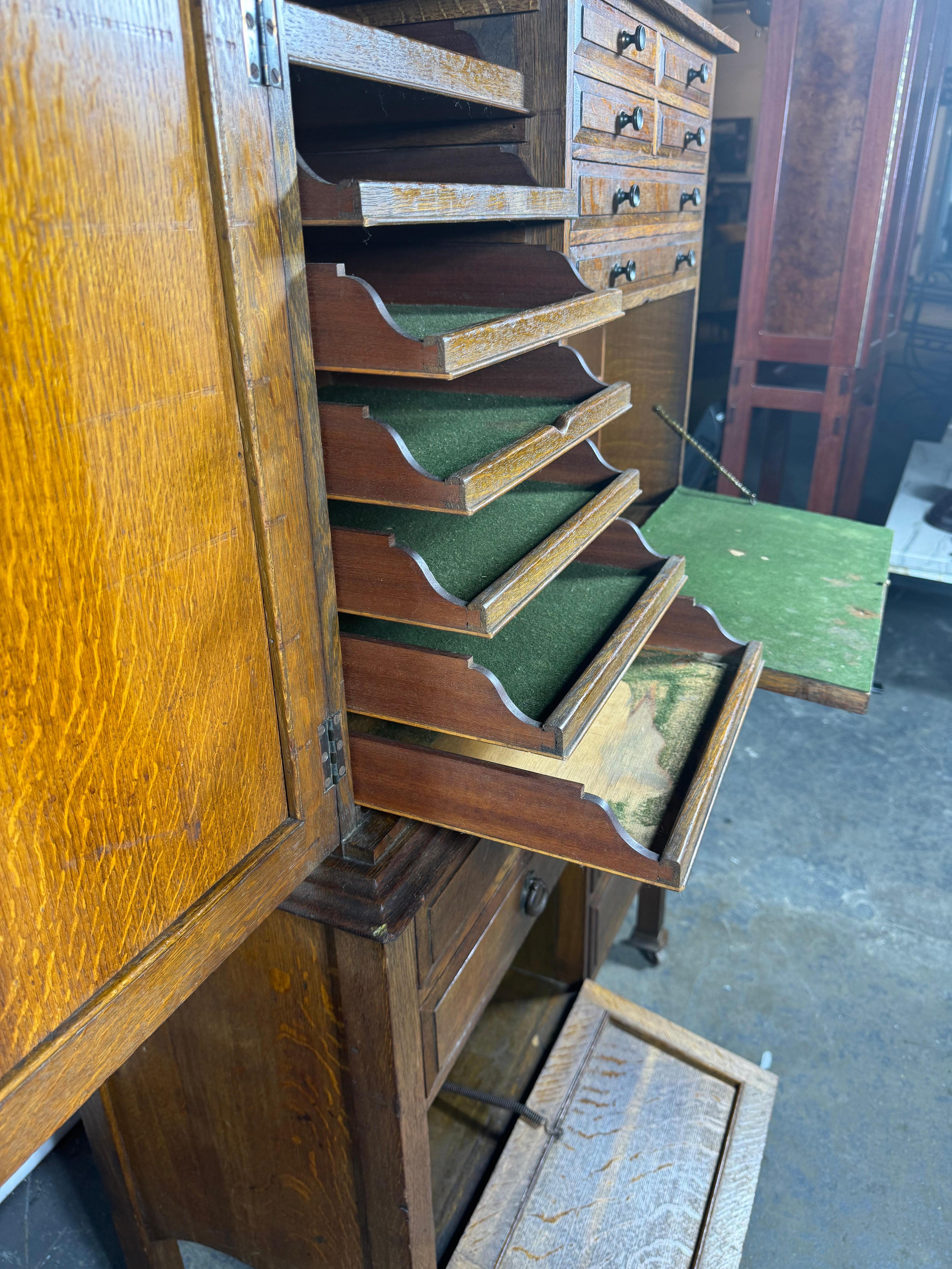 Insolito  Armadietto dentale a più cassetti in Oak Art Nouveau  da Premier Cabinet Co. in vendita 9