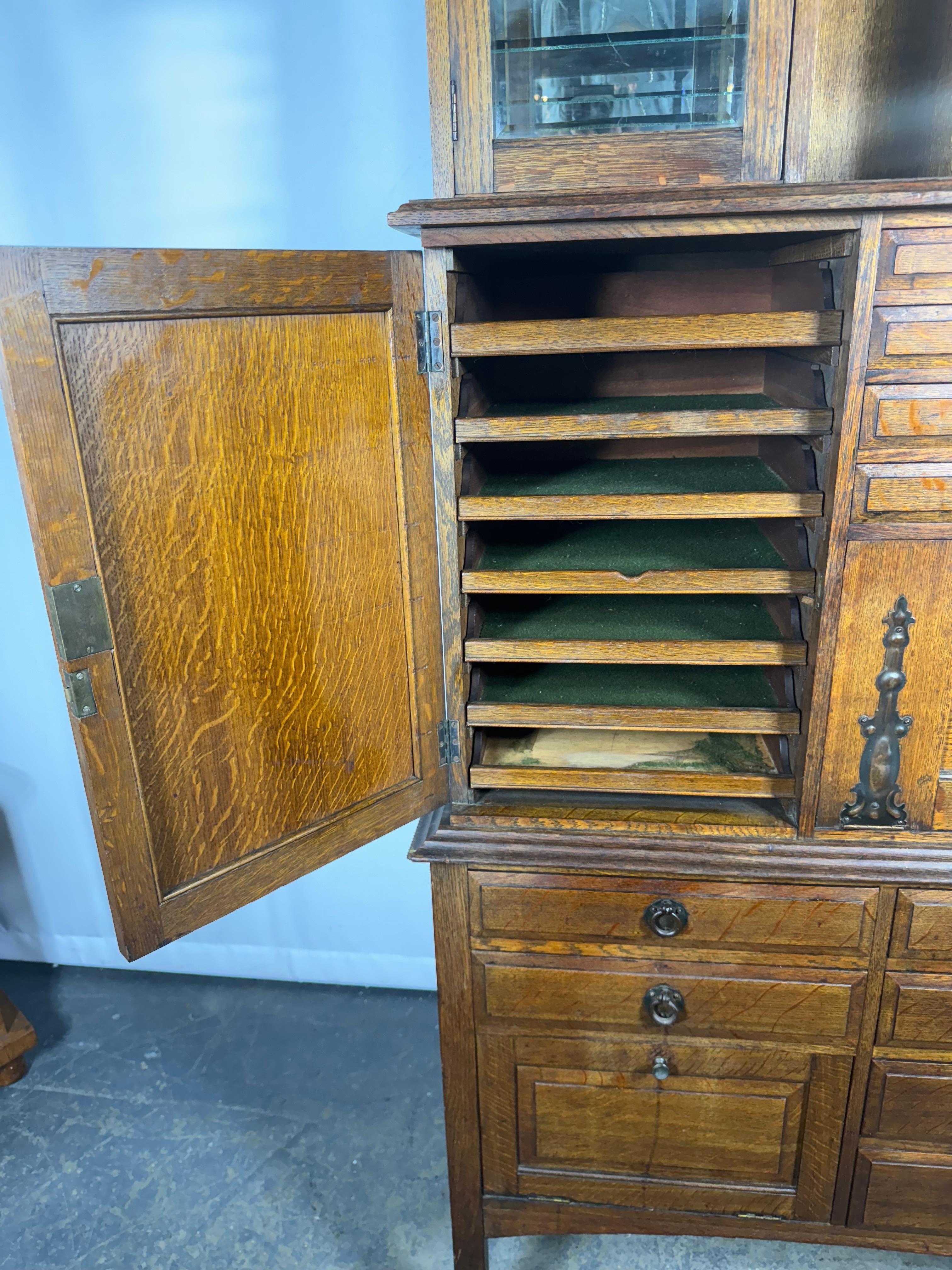 Insolito  Armadietto dentale a più cassetti in Oak Art Nouveau  da Premier Cabinet Co. in vendita 12