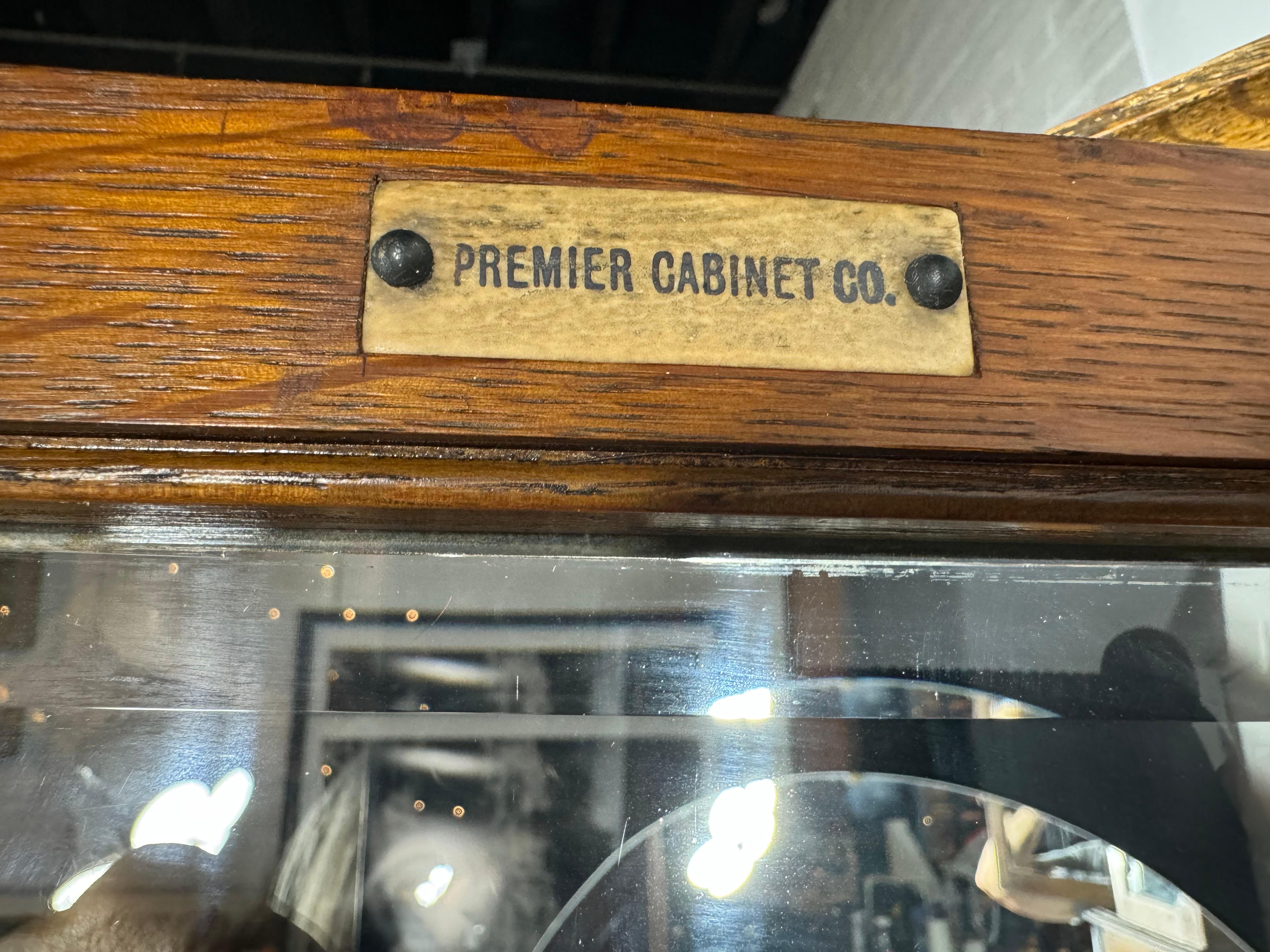 Smussato Insolito  Armadietto dentale a più cassetti in Oak Art Nouveau  da Premier Cabinet Co. in vendita