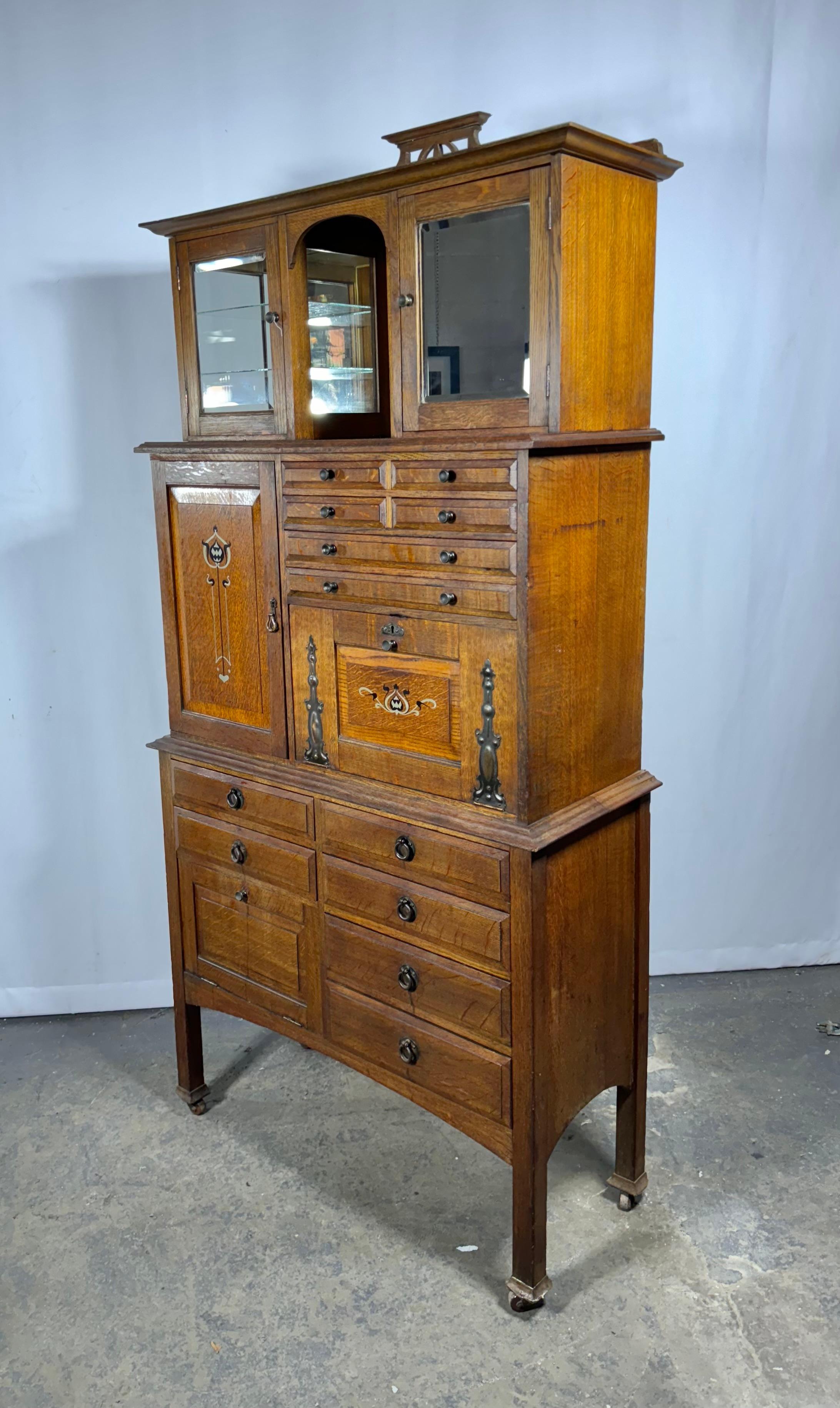 Ottone Insolito  Armadietto dentale a più cassetti in Oak Art Nouveau  da Premier Cabinet Co. in vendita