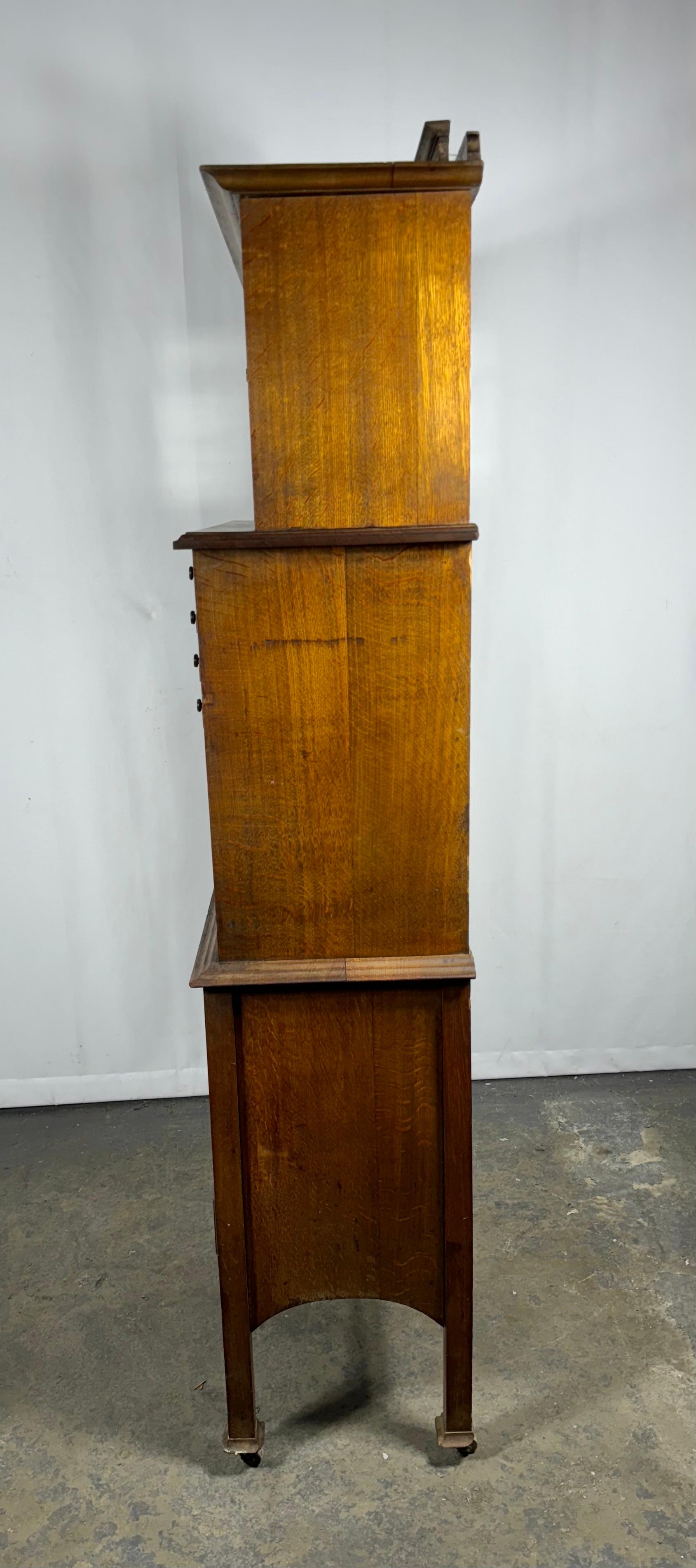 Insolito  Armadietto dentale a più cassetti in Oak Art Nouveau  da Premier Cabinet Co. in vendita 1