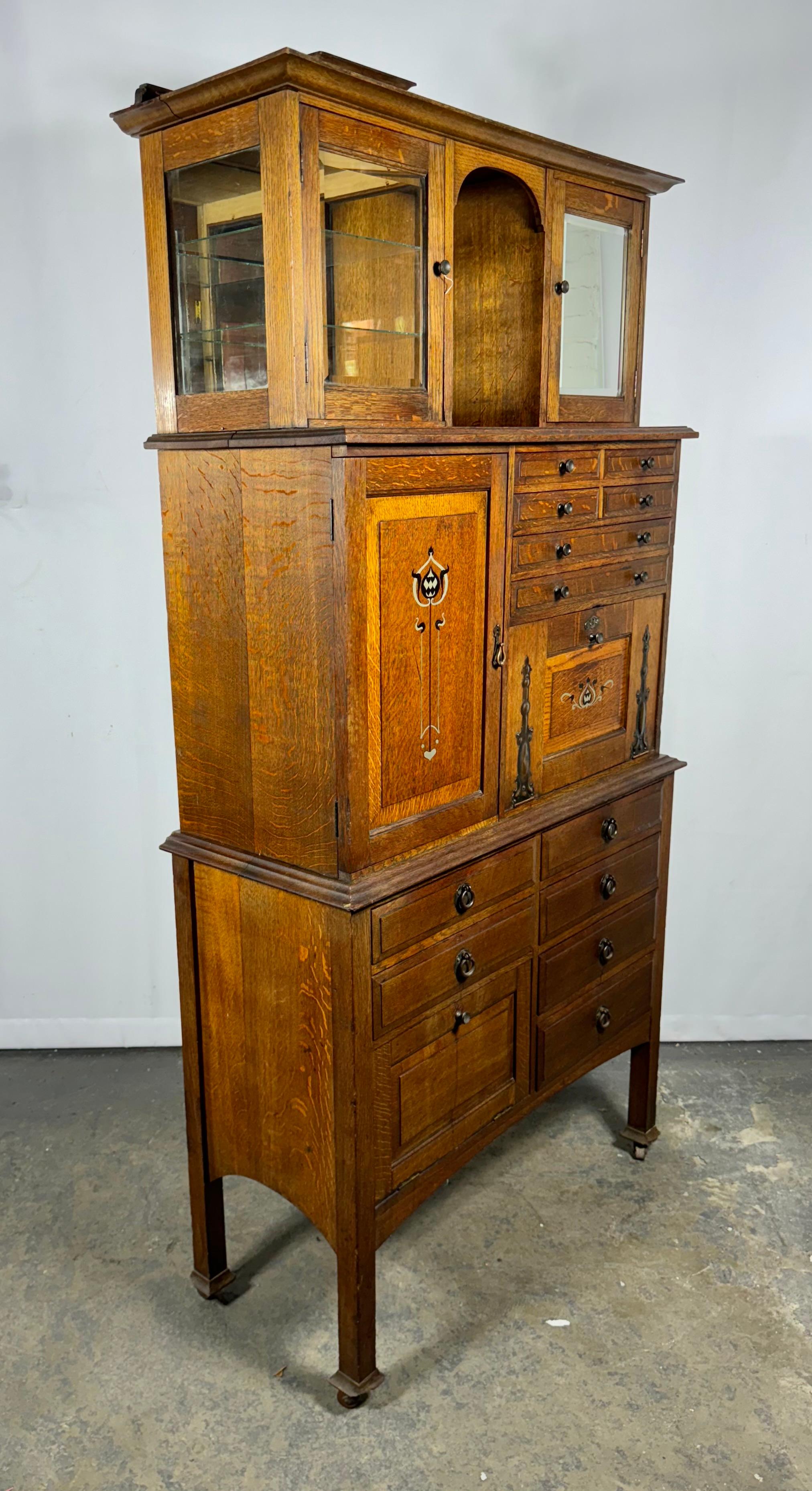 Insolito  Armadietto dentale a più cassetti in Oak Art Nouveau  da Premier Cabinet Co. in vendita 2