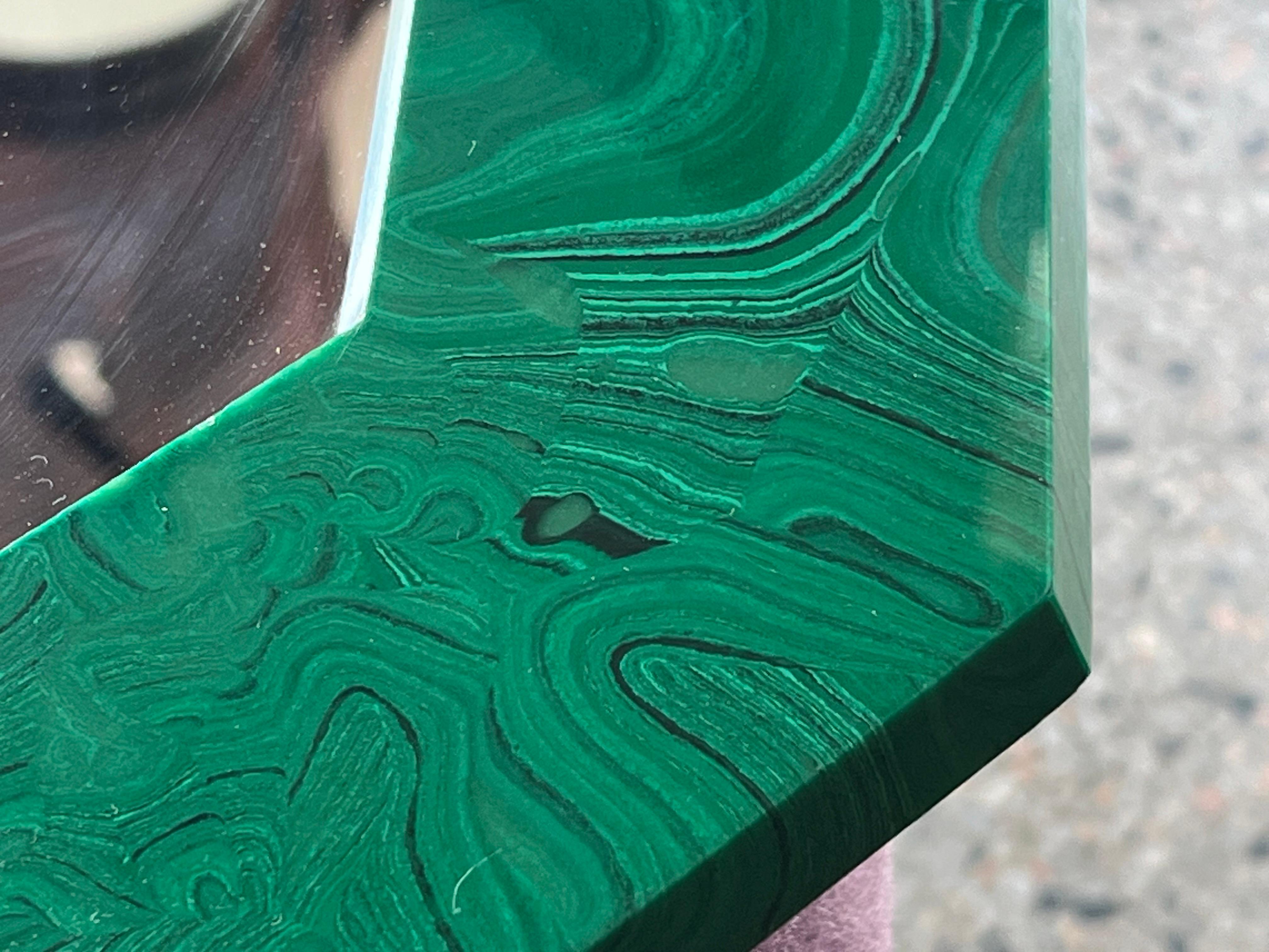 Miroir octogonal inhabituel en résine de malachite, années 1970 en vente 3
