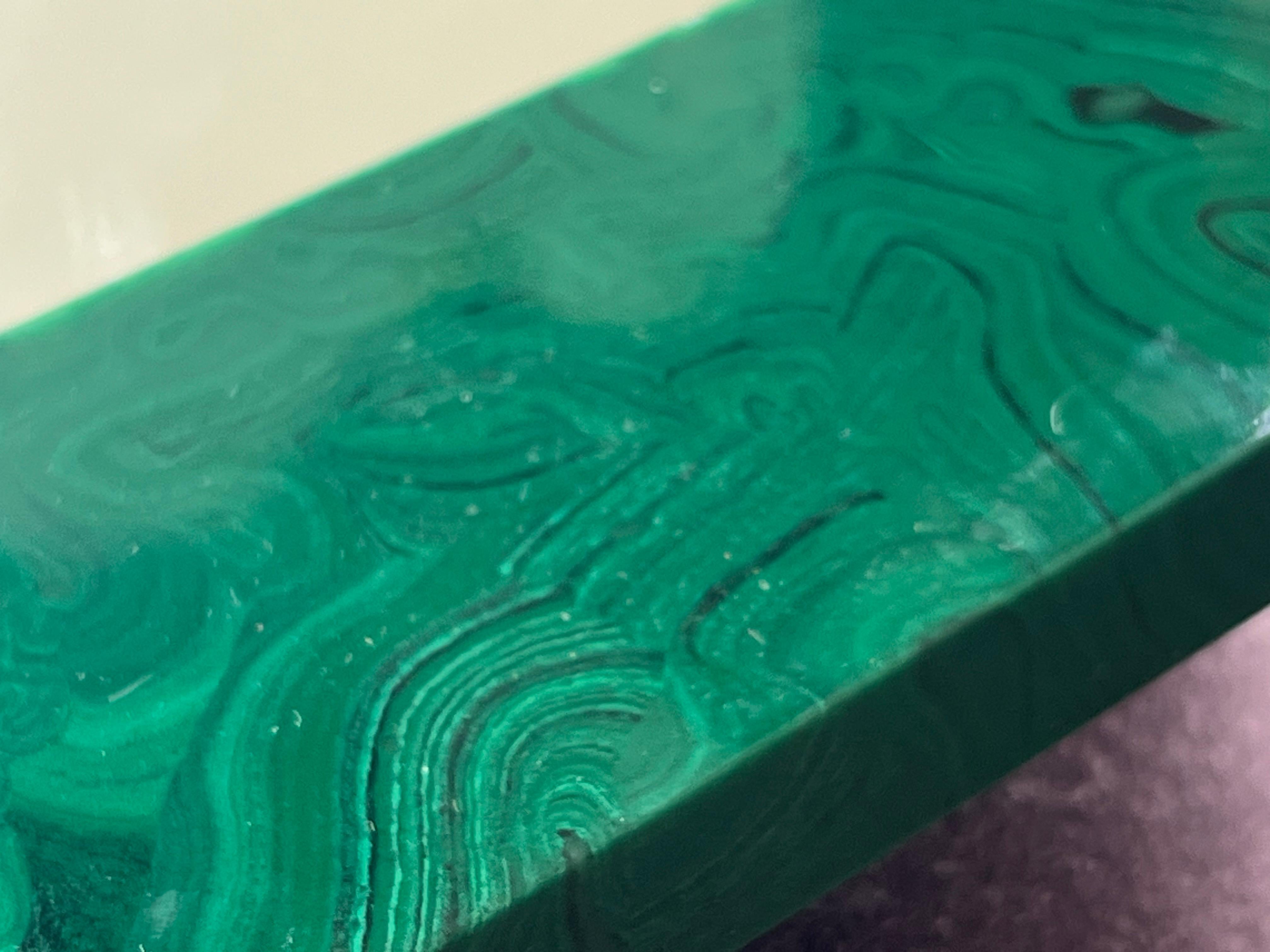 Miroir octogonal inhabituel en résine de malachite, années 1970 en vente 4