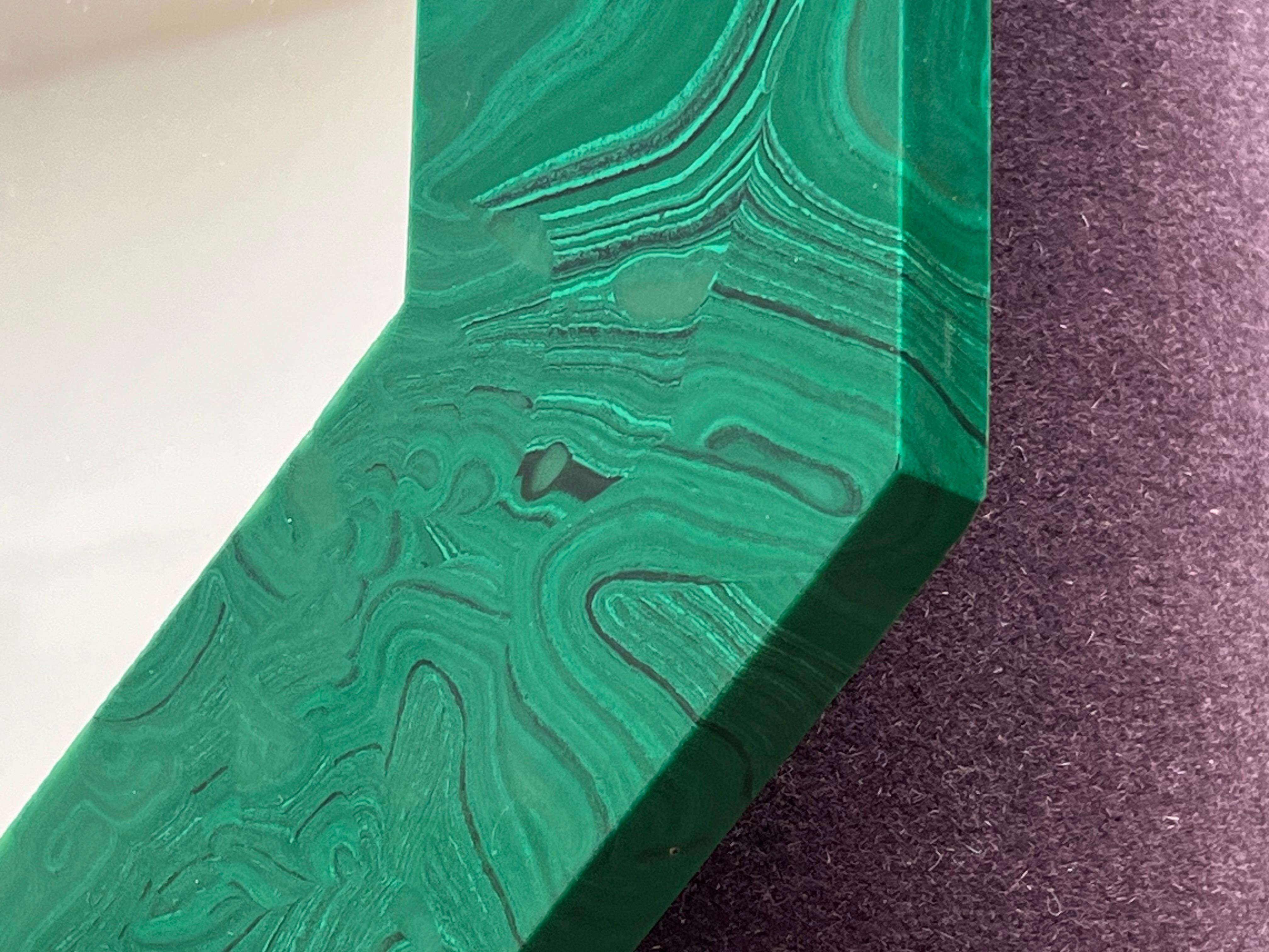 Miroir octogonal inhabituel en résine de malachite, années 1970 en vente 2