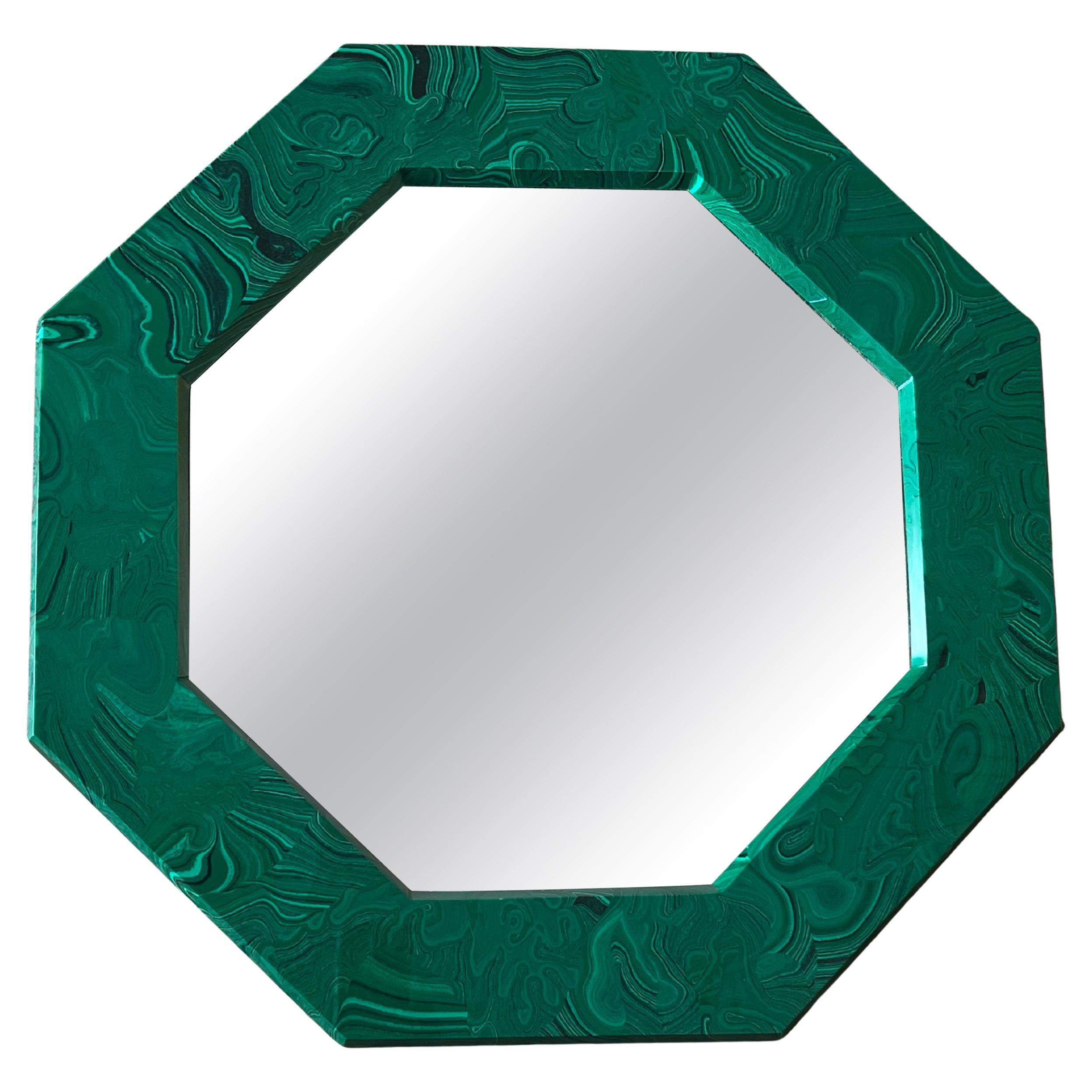 Miroir octogonal inhabituel en résine de malachite, années 1970