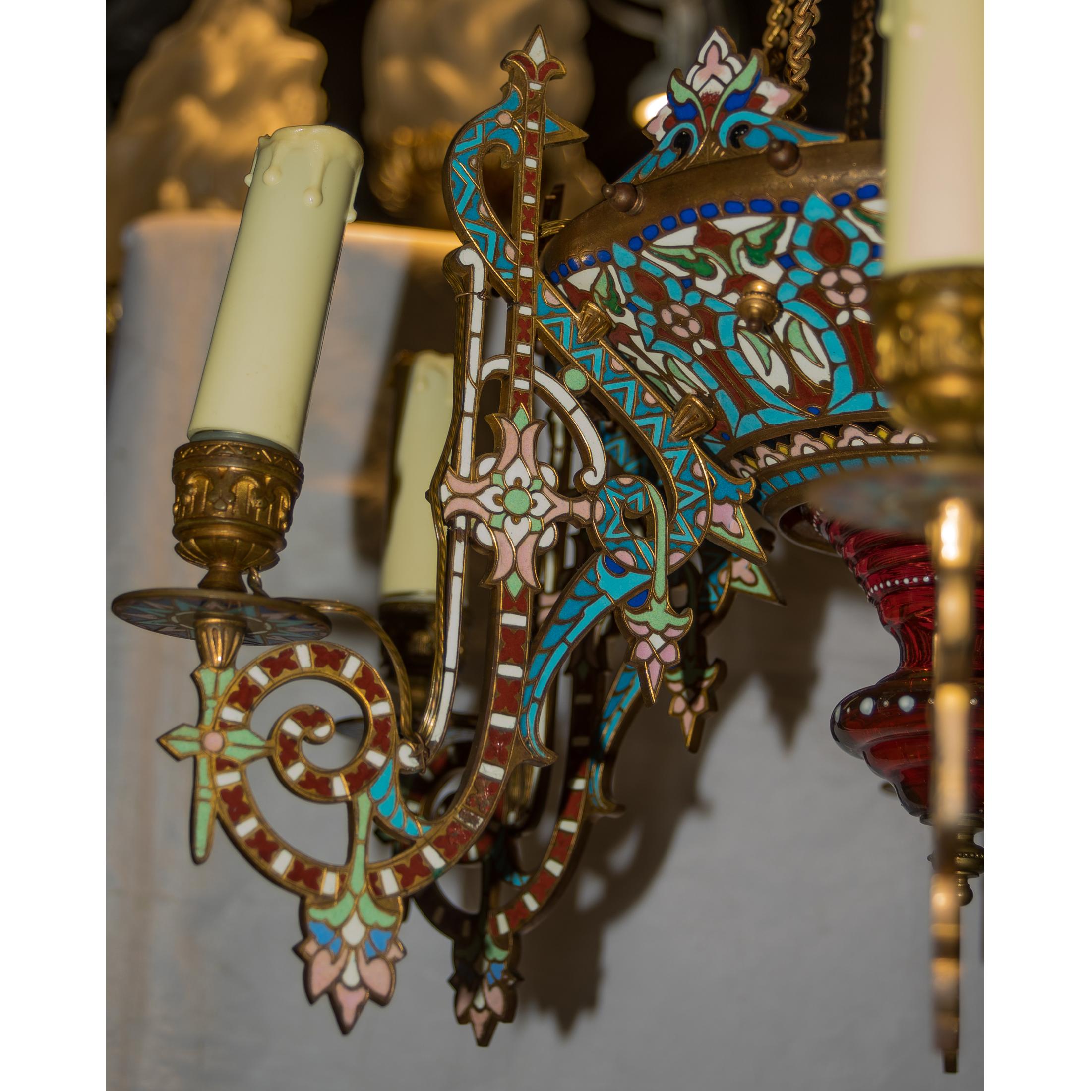 Außergewöhnlicher orientalischer vergoldeter und mit Emaille verzierter Kronleuchter mit sechs Lichtern (Französisch)