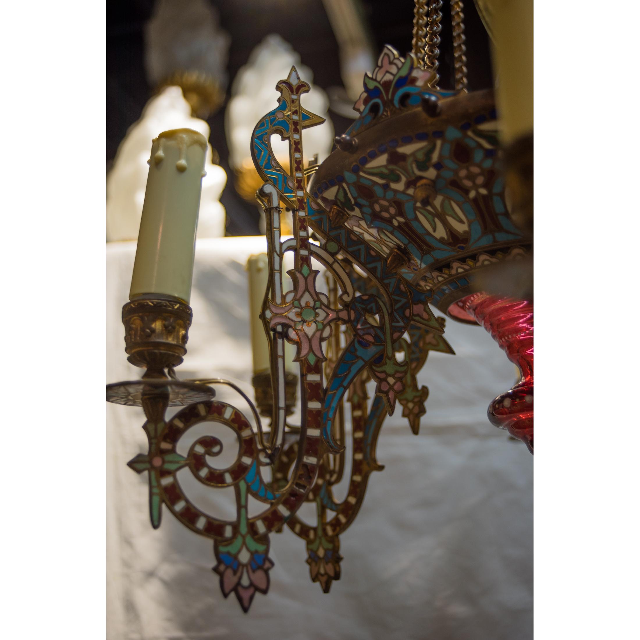 Außergewöhnlicher orientalischer vergoldeter und mit Emaille verzierter Kronleuchter mit sechs Lichtern (19. Jahrhundert)