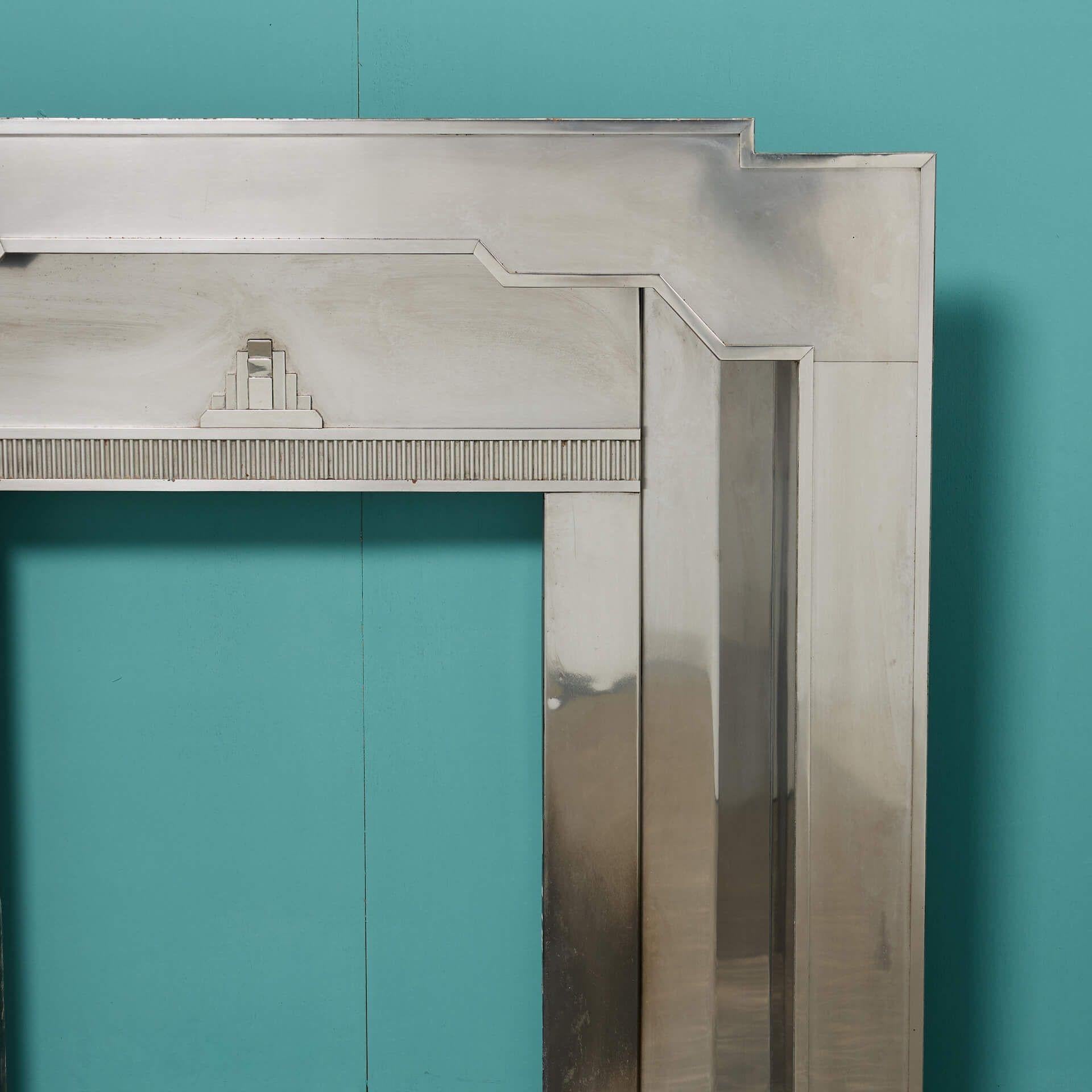Ungewöhnliche Original Art Deco Edelstahl Feuer Mantel (Art déco)
