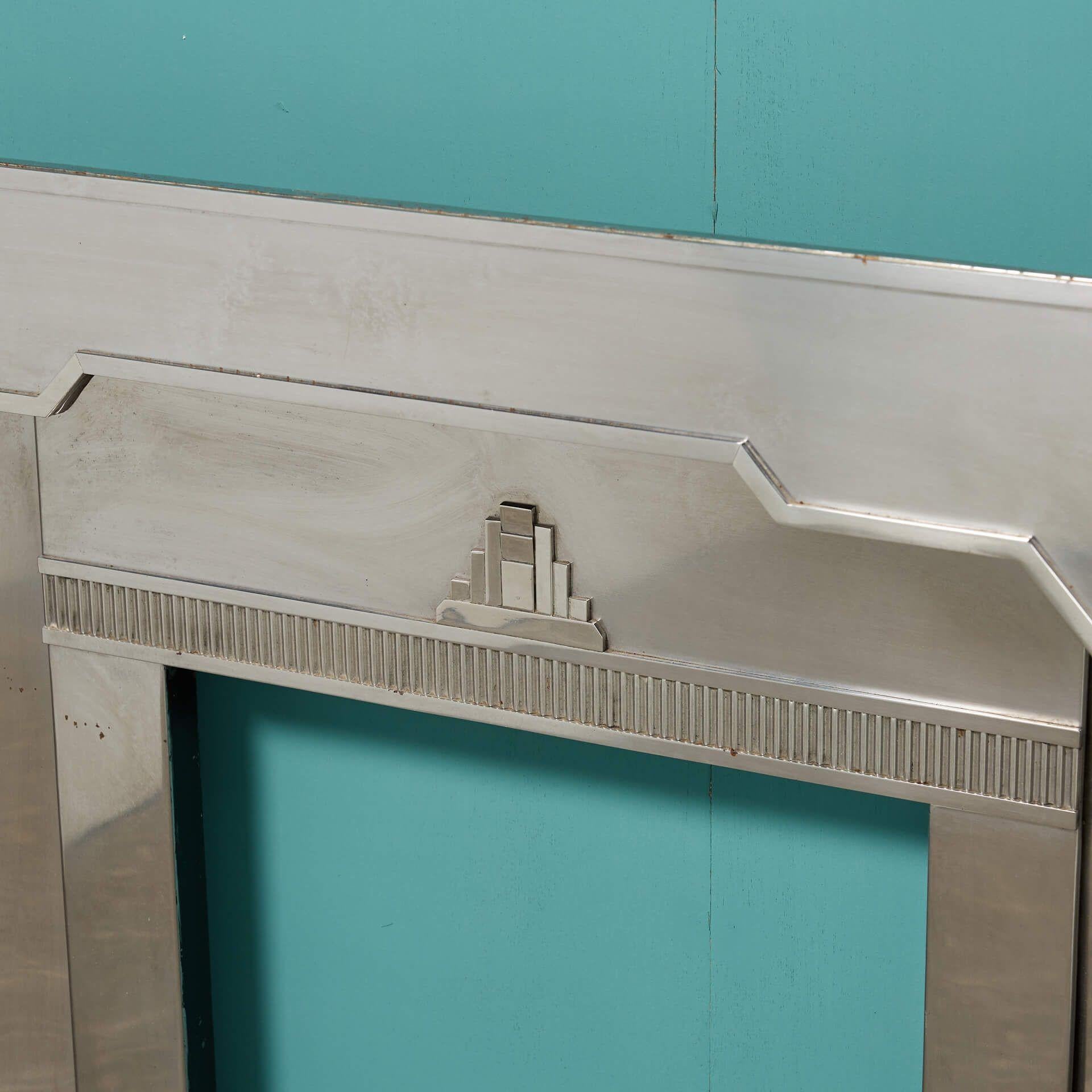 Ungewöhnliche Original Art Deco Edelstahl Feuer Mantel im Zustand „Relativ gut“ in Wormelow, Herefordshire