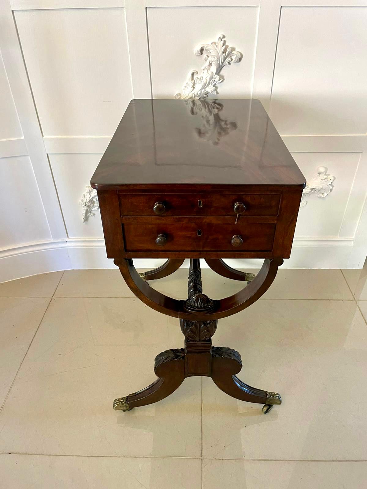 Unusual Outstanding Quality Antique Freestanding Figured Mahogany Centre Table In Good Condition For Sale In Suffolk, GB