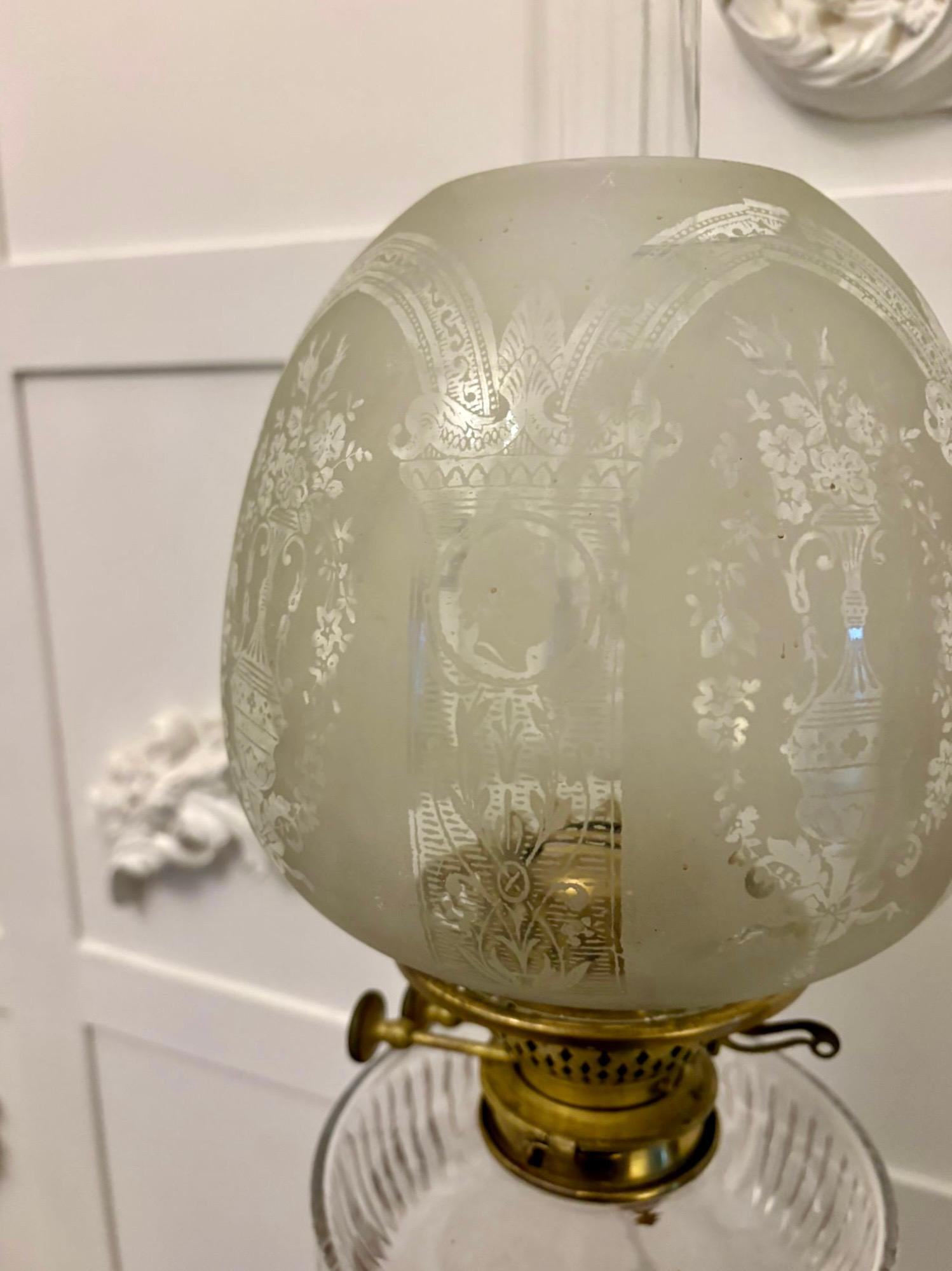 Grande lampe à huile ancienne en porcelaine victorienne d'une qualité exceptionnelle et inhabituelle en vente 2