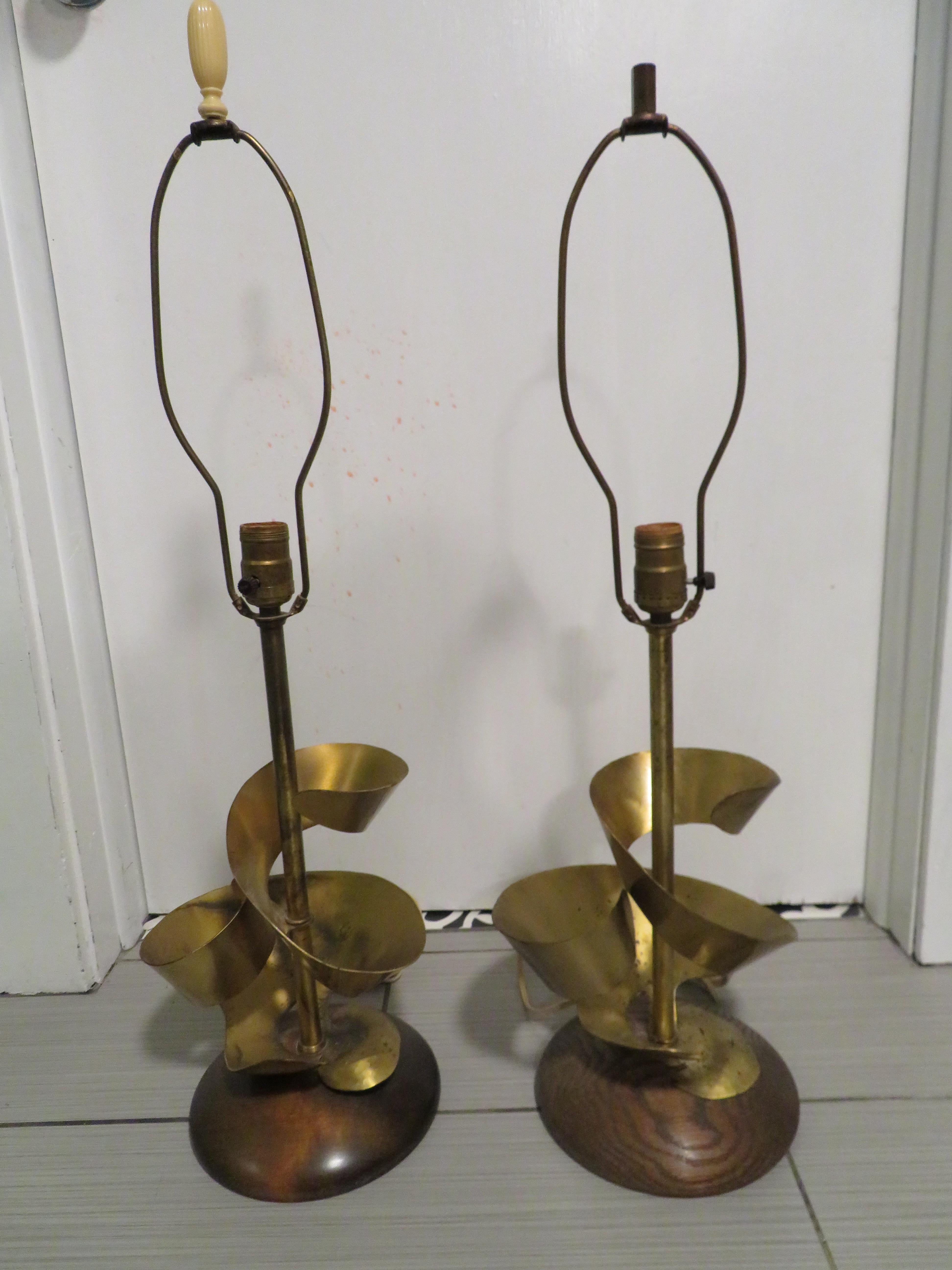 Unusual Pair of Brass Abstract Heifetz Lamps Mid-Century Modern For Sale 8