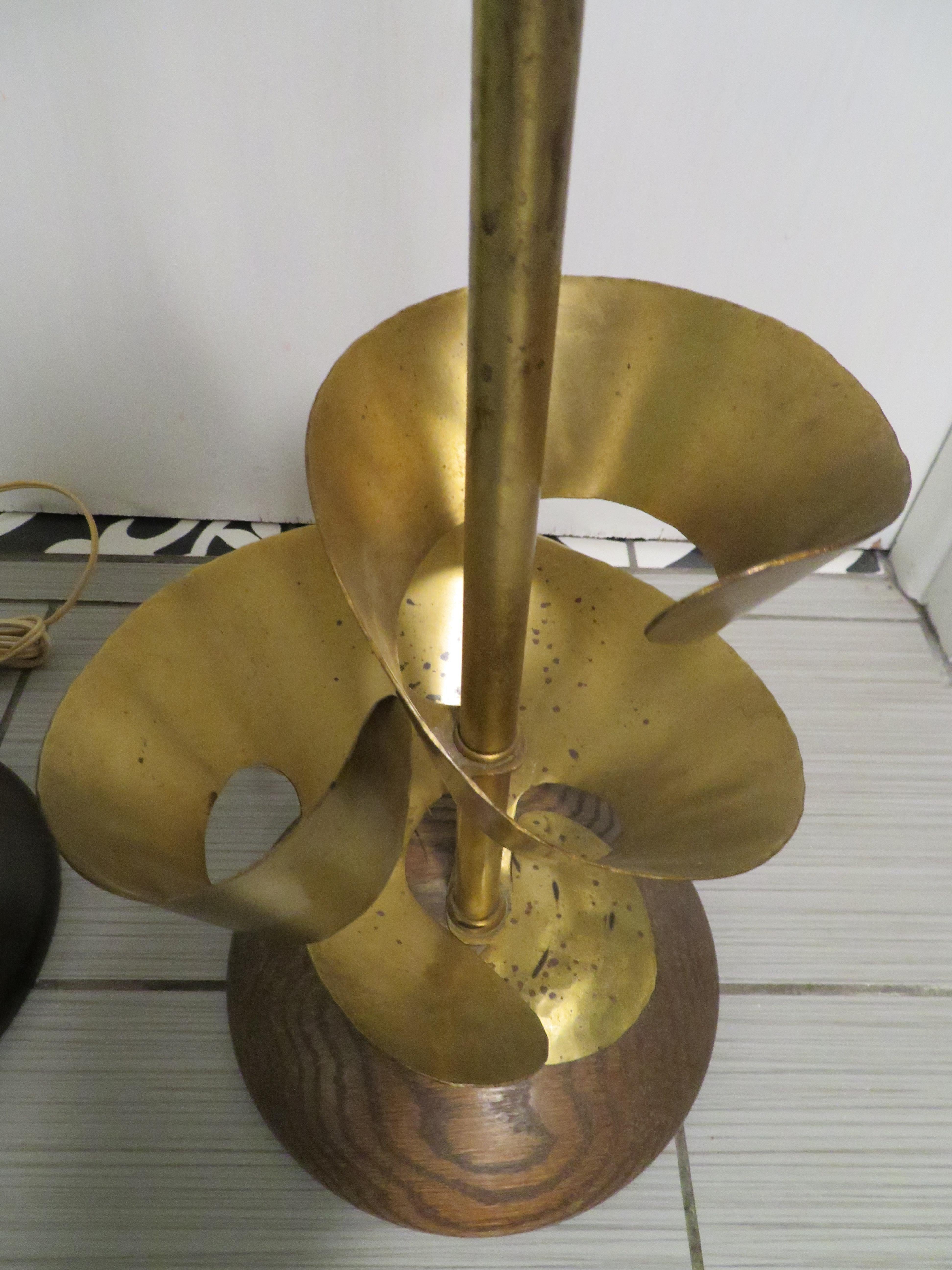 American Unusual Pair of Brass Abstract Heifetz Lamps Mid-Century Modern For Sale