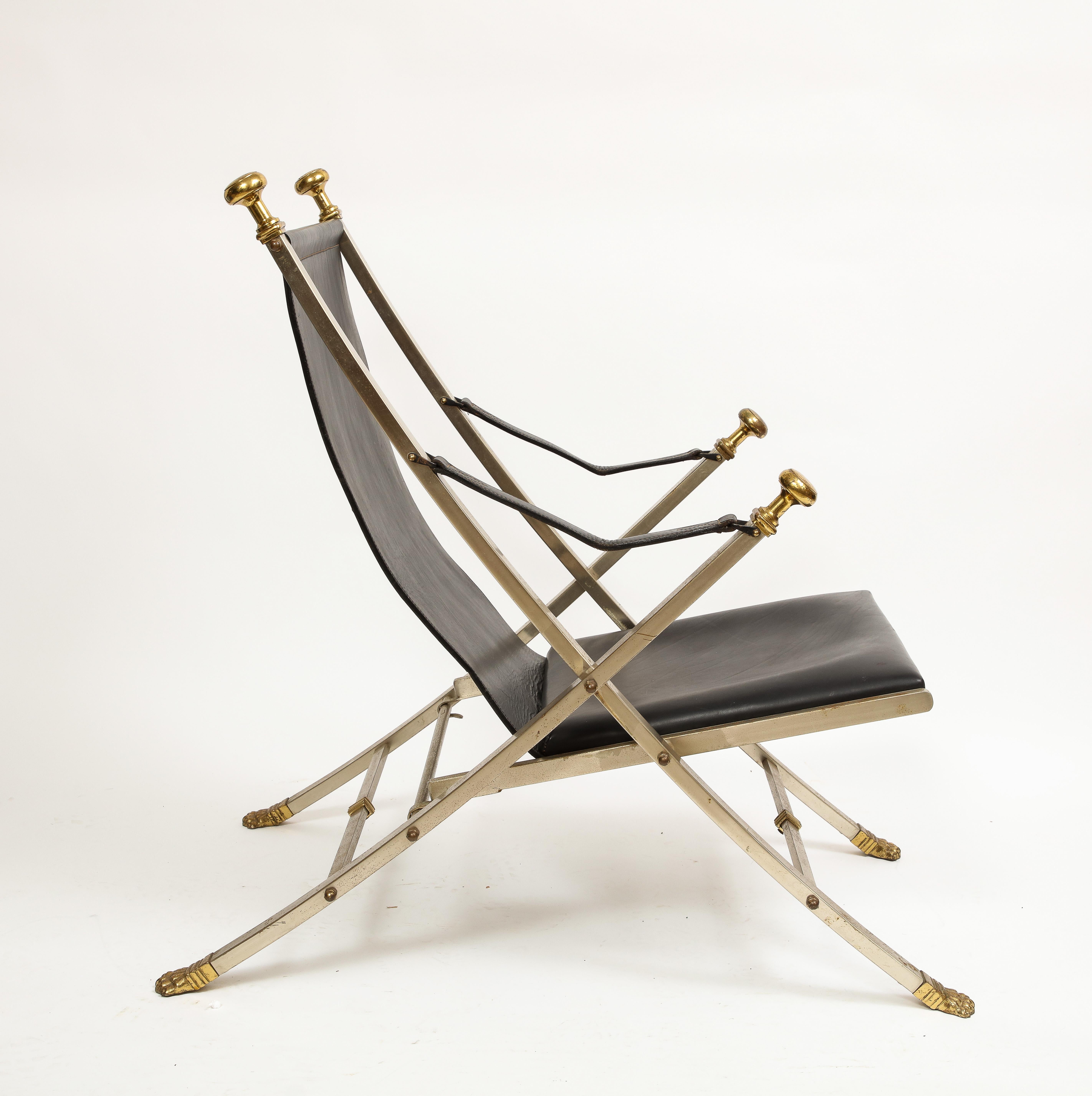 Paire inhabituelle de chaises françaises du milieu du siècle de la Maison Jansen en acier, bronze et cuir en vente 1
